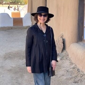 Just came back from New Mexico where I spent time in Taos with my art coach, Gwen Fox. I'm also obsessed with Georgia O'Keeffe and toured the museum in Santa Fe and her home and studio in Abiquiu. Such an amazing trip #georgiaokeeffe #georgiaokeeffem