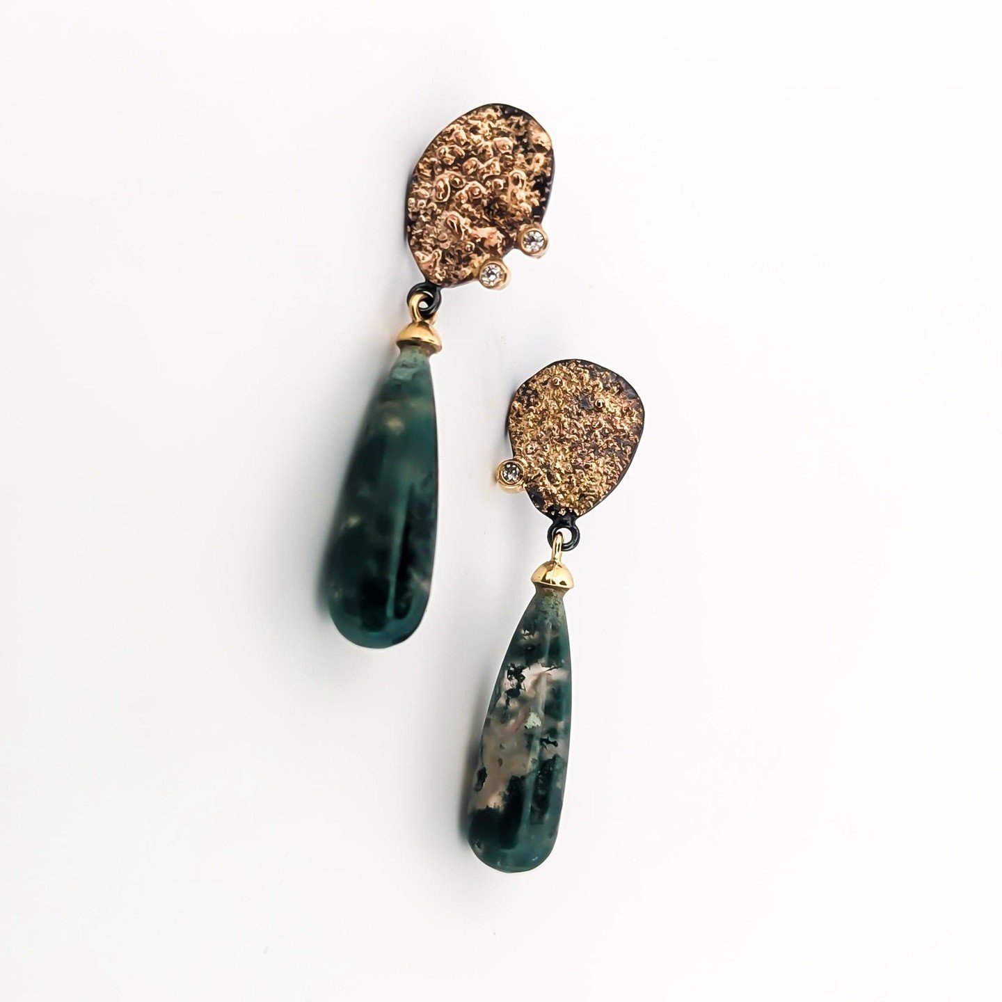 Edwardsville has a special place in my heart because it's one of the places I got my start! Last year at the fair, someone came up to me and reminded me of the Octopus Pin that they bought from me during my BFA studies! 🤯 It's wild to see patrons co