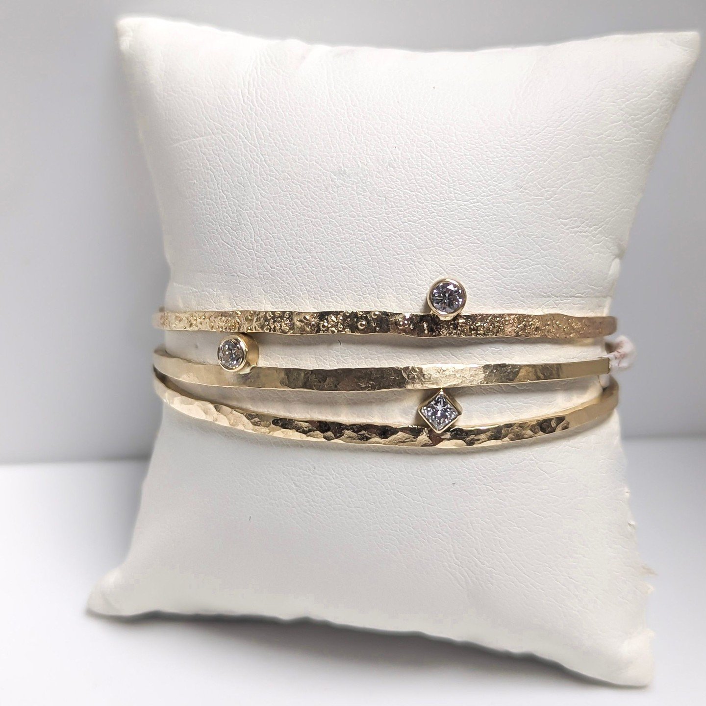 simple, gold mirrors⁠🪞⁠
reflecting sparkly, happy✨️⁠
little reminders💭