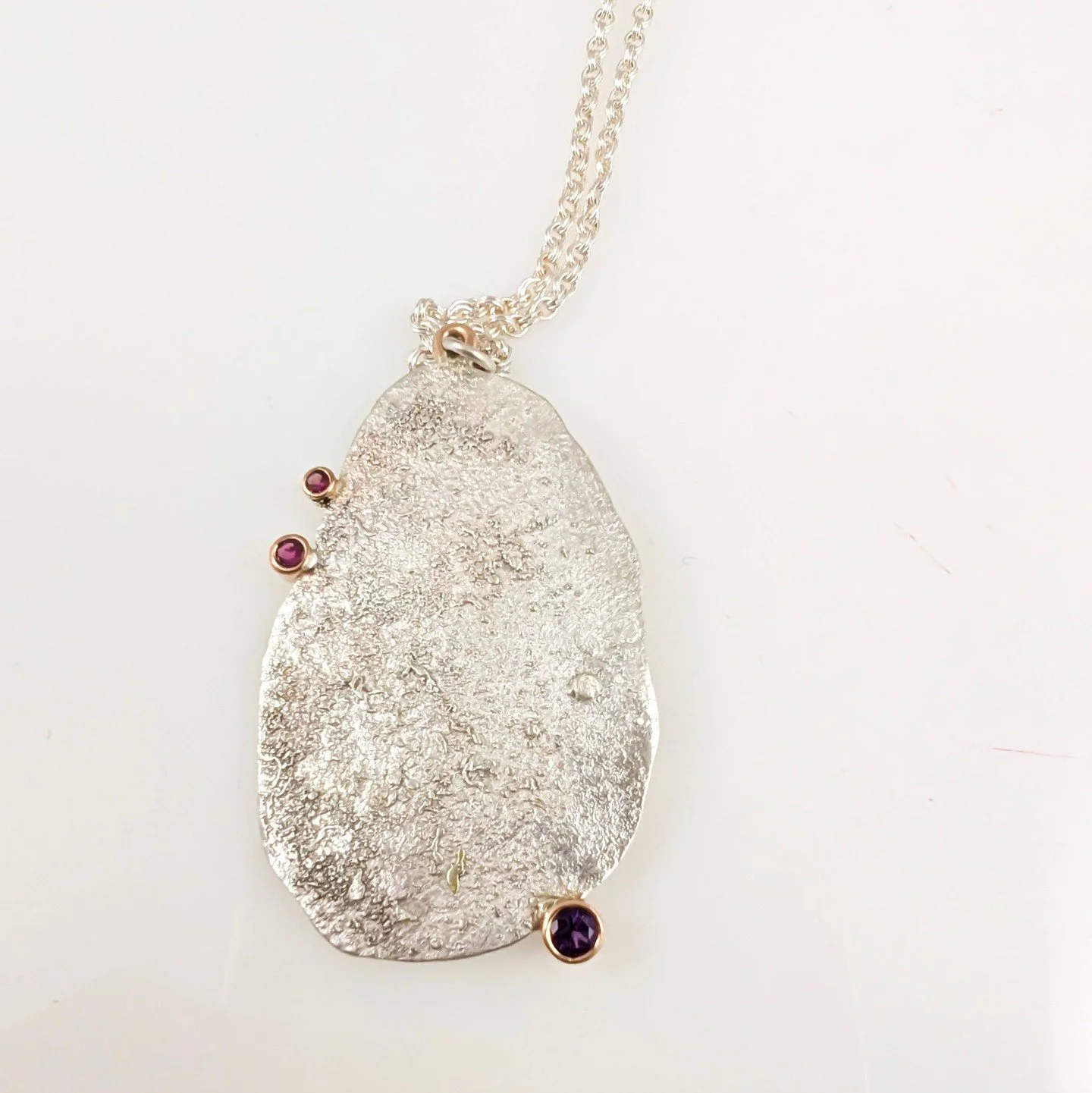 berry sapphires and amethyst pair wonderfully with springtime✨️🍓