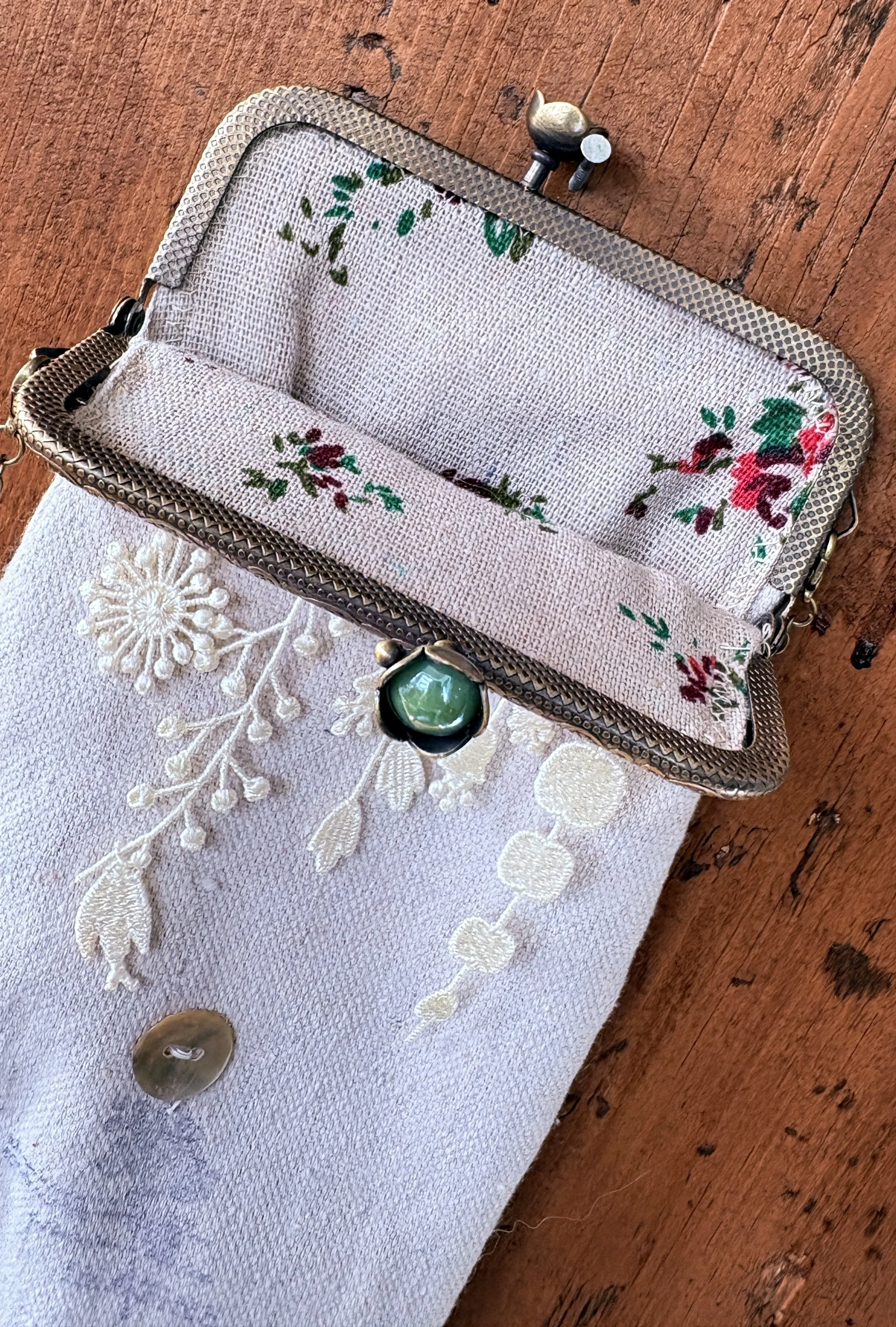 Kiss Lock Embellished Bag - Lacework