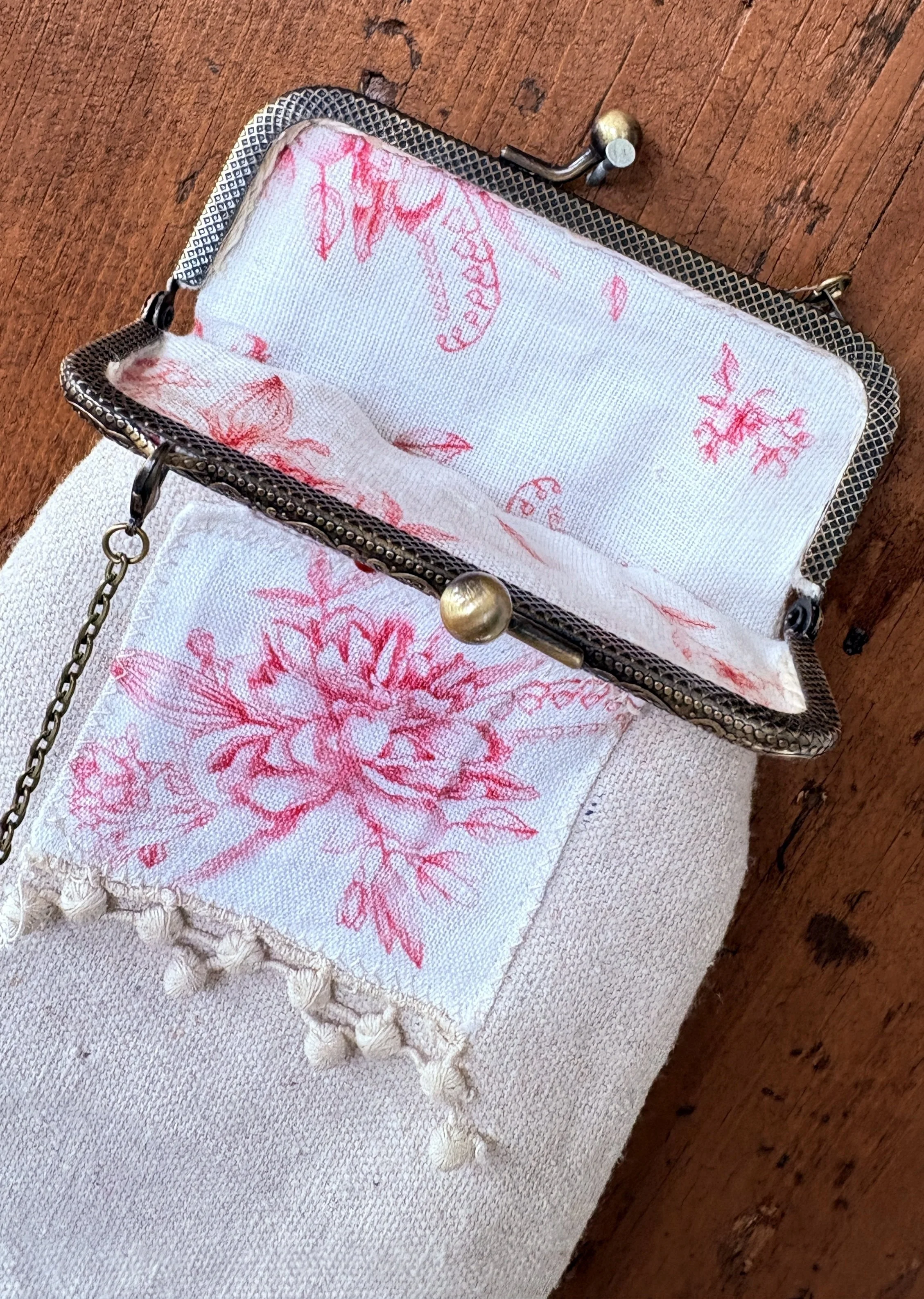 Kiss Lock Embellished Bag - Red Toile