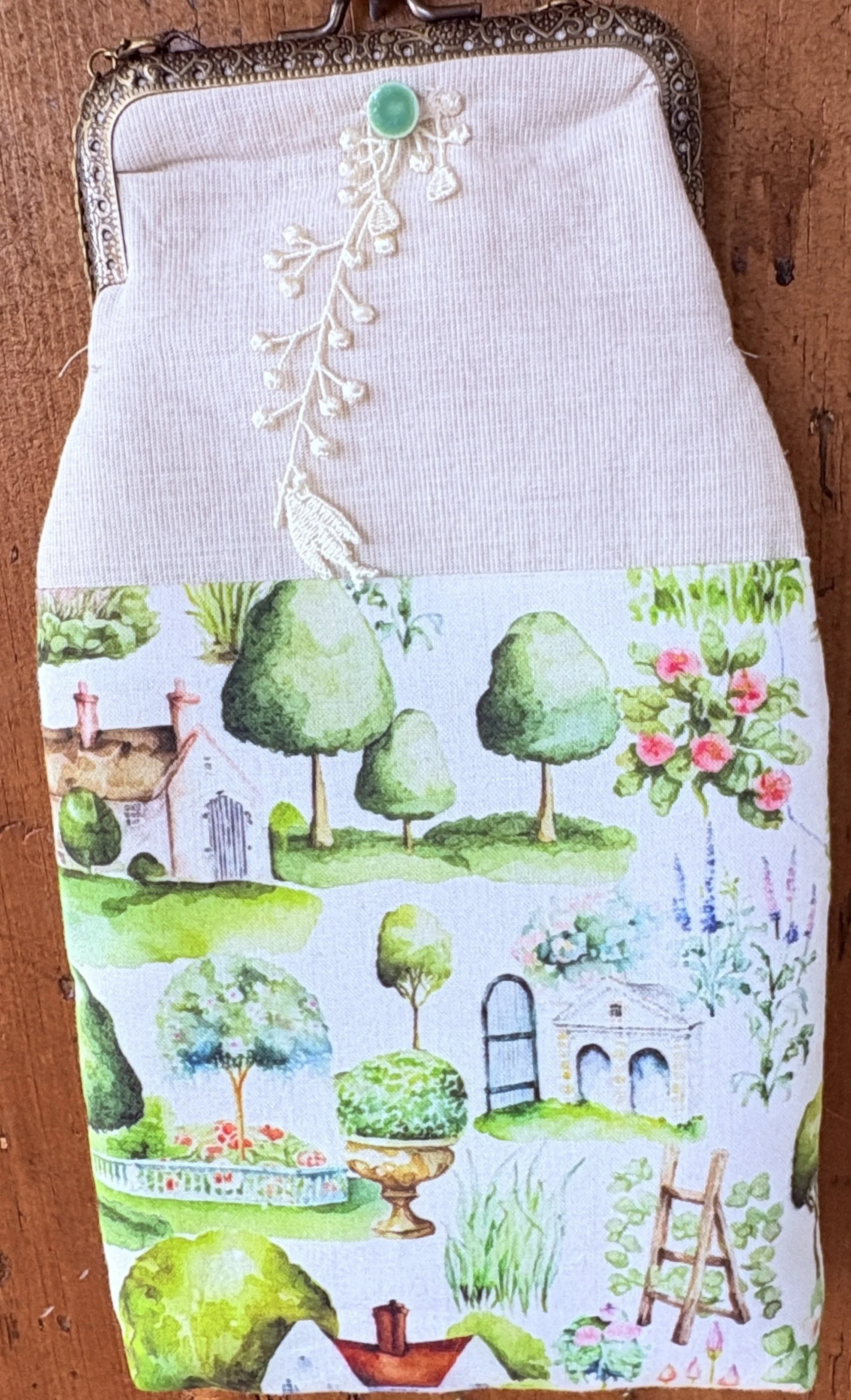 Kiss Lock Embellished Bag - Shrubbery