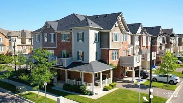 Welcome home 🏡 New to the market, Mattamy built, 3-storey end unit #TownHome 2bed 2.5bath with large master & en-suite and an #openconcept living area makes this home perfect for young professionals, small families or empty nesters looking to d