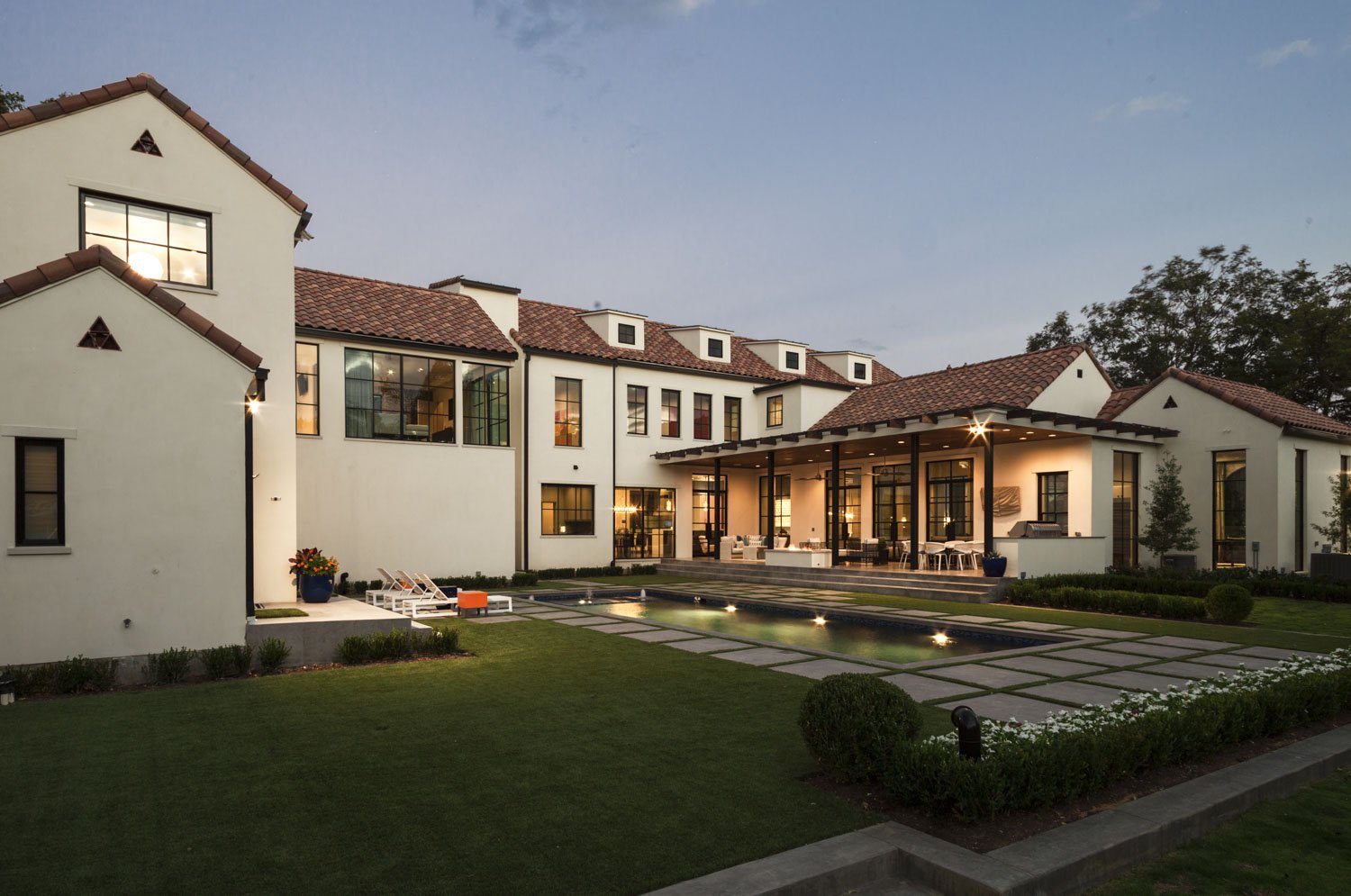 robert-elliott-exteriors_10-14_02.jpg