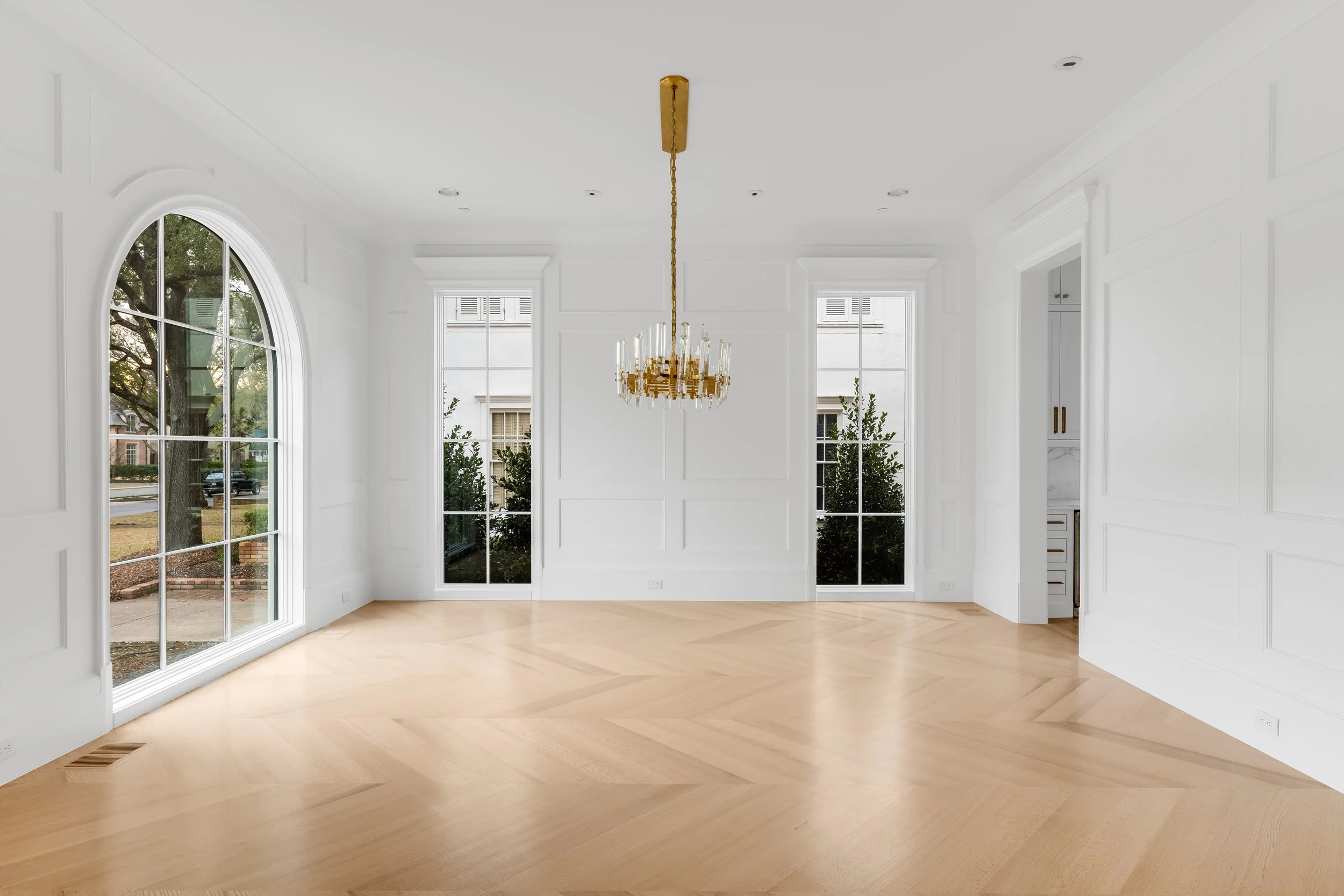 3704 Stratford Ave-4.jpg