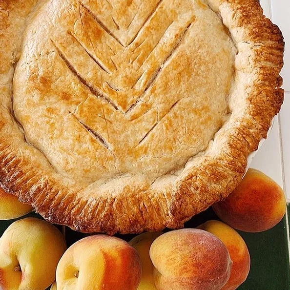 We a-peach-iate these delicious, flaky, sweet peach pies in honor of National Peach Pie Day. It’s our duty to celebrate. 📸: @angie_jane @eatncolor
