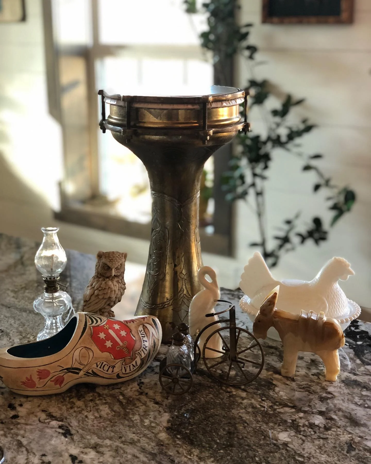 A day of self care and reaching for support in a healthy way for me today. 💫 This all began when a new friend 👯&zwj;♀️ reached out for a coffee ☕️ date.

⭐️ We met @yamayogastudio for a slow nurturing 🧘🏻&zwj;♀️ Vinyasa led by @j_jennyanne which w