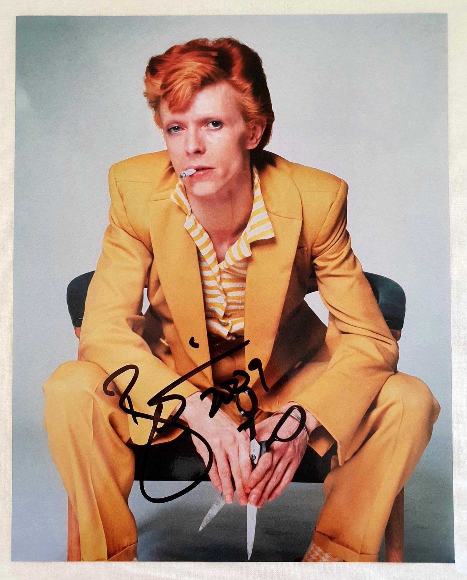 1980'S VINTAGE DAVID BOWIE AUTOGRAOHED PHOTO 8 X 10 "- COLLECTAUTHENTIC £770.00