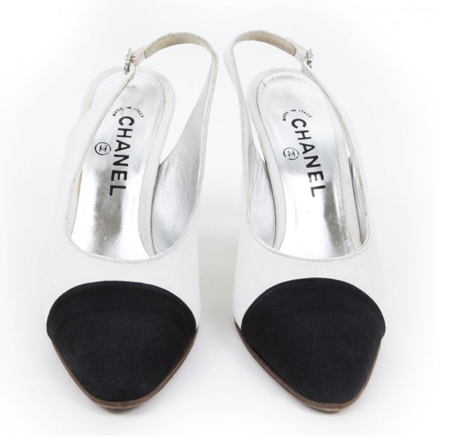 CHANEL HAUTE COUTURE SANDALS. TWO-COLOUR SATIN, WHITE AND BLACK. SIZE 9 US (40 FR) - £383.24