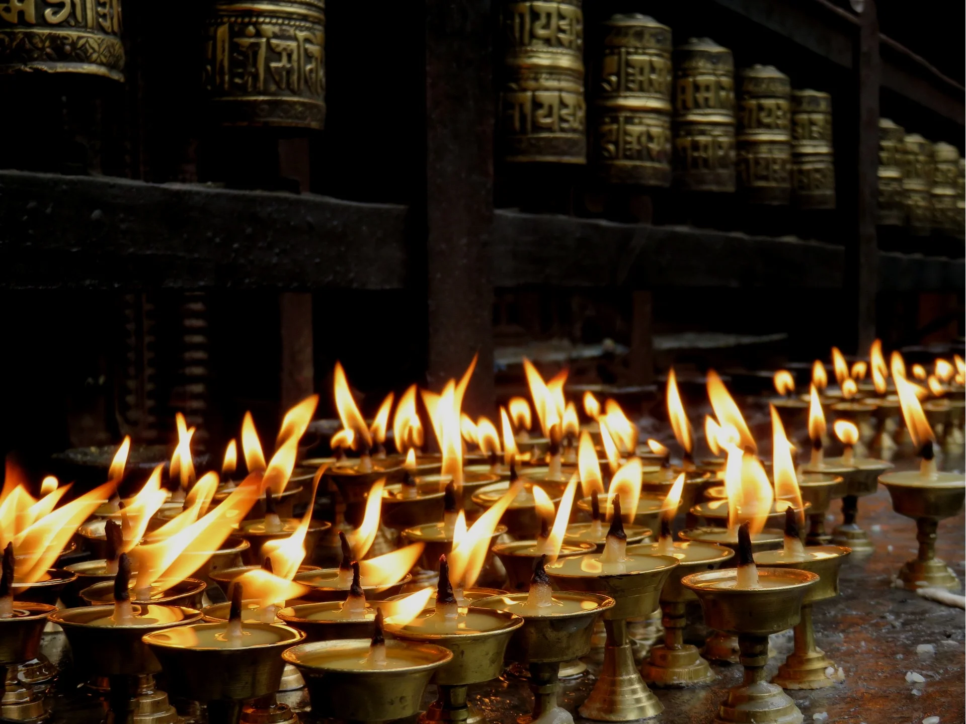 candles-1658811_1920.jpg