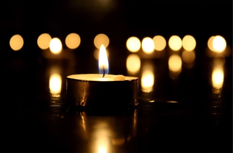 candles-in-darkness4.jpg