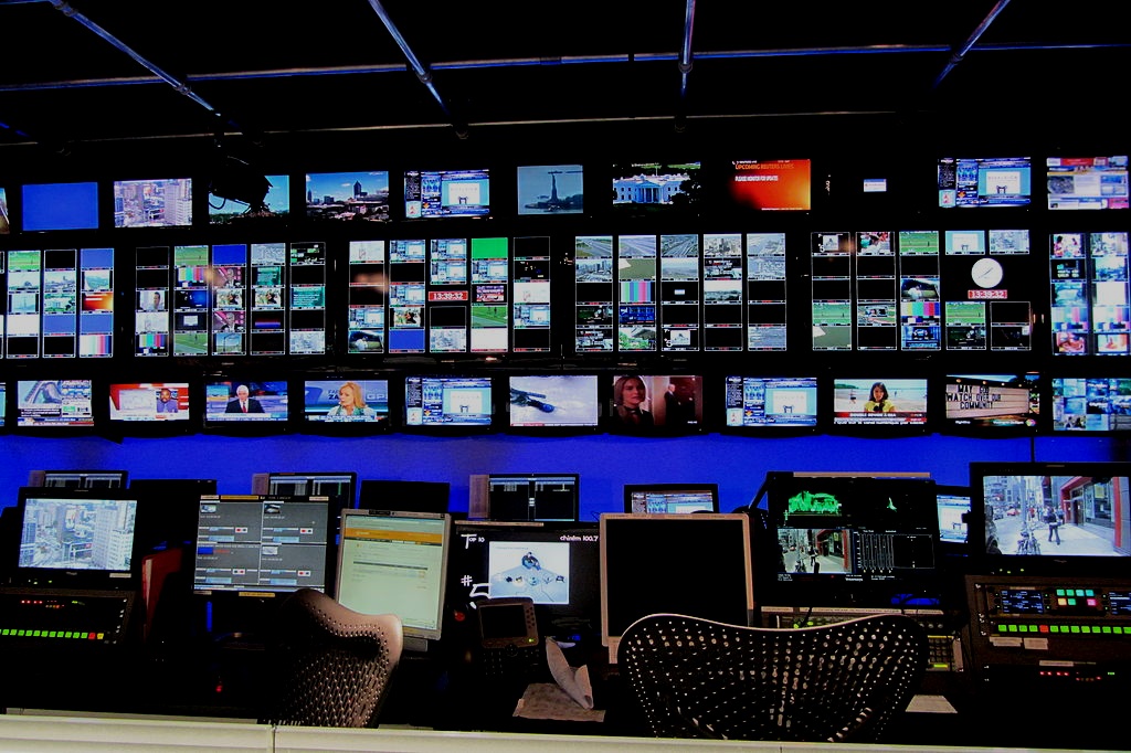 econ-media-City_tv_control_room_Doors_Open_Toronto_2012-loozrboy-cc.jpg