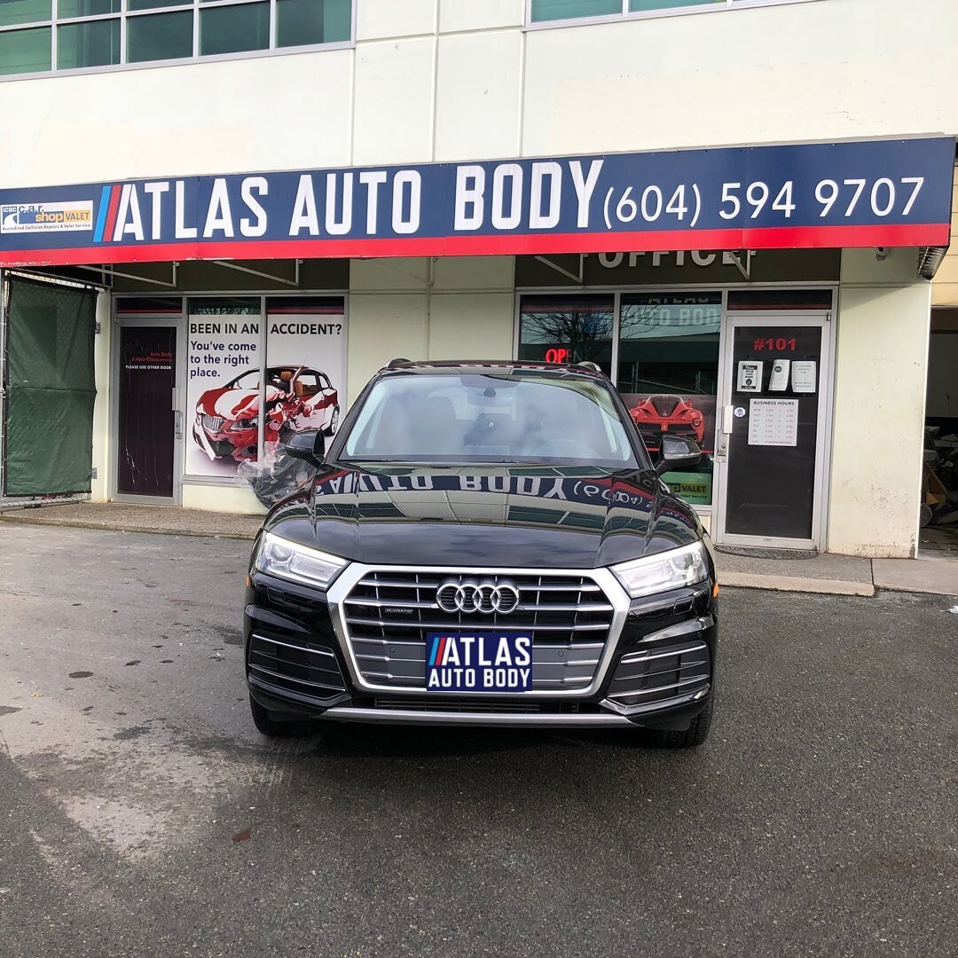 Auto Body X Auto Glass ! 

Today our Atlas Auto Body and Auto Glass technicians finished working on this 2019 Audi Q5. This Audi Q5 had a big rock shoot at the hood and skip up at the windshield while driving down the highway. Our Atlas Auto Body tec