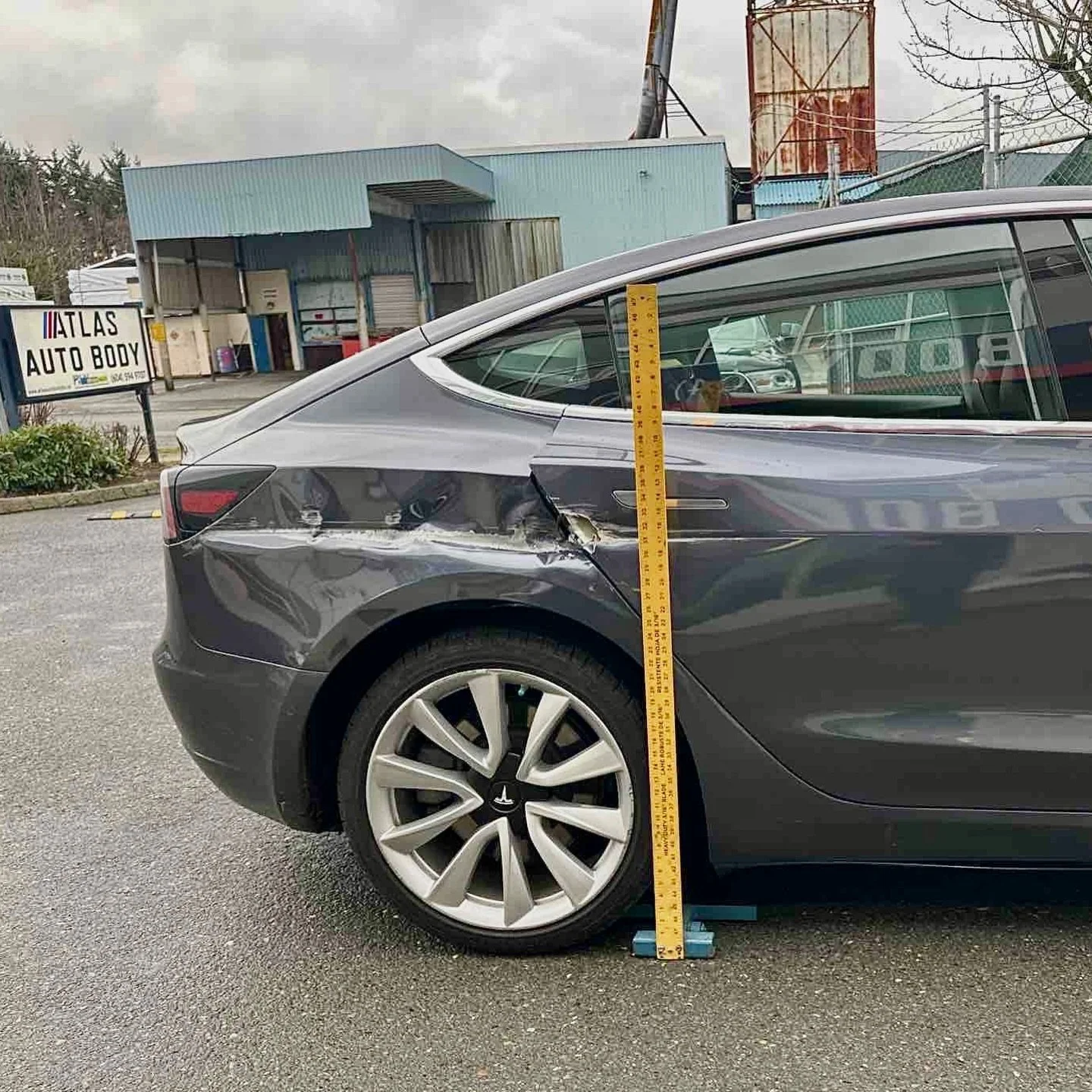 At Atlas Autobody, we&rsquo;re committed to getting your car back to its best with the highest quality repairs, painting, and refinishing. 👊🏽

Our expert technicians use the latest technology, tools, and techniques to restore your vehicle&rsquo;s e