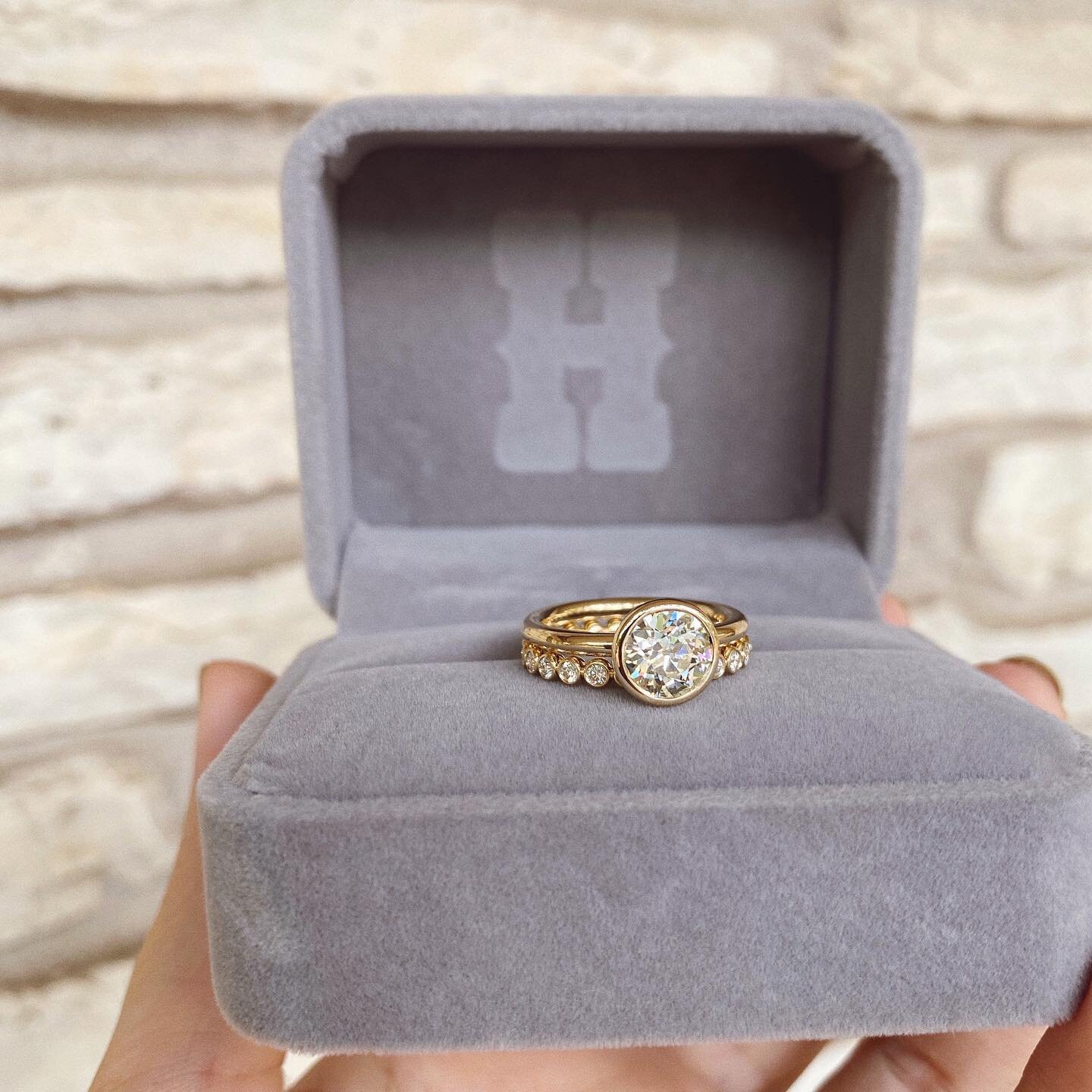The seamless beauuuuuty of designing an engagement &amp; wedding band at the same time❣️ This antique Old European diamond is insanely gorgeous, I truly cannot believe all the colors you can see in the first photo of this post! Matching the engagemen