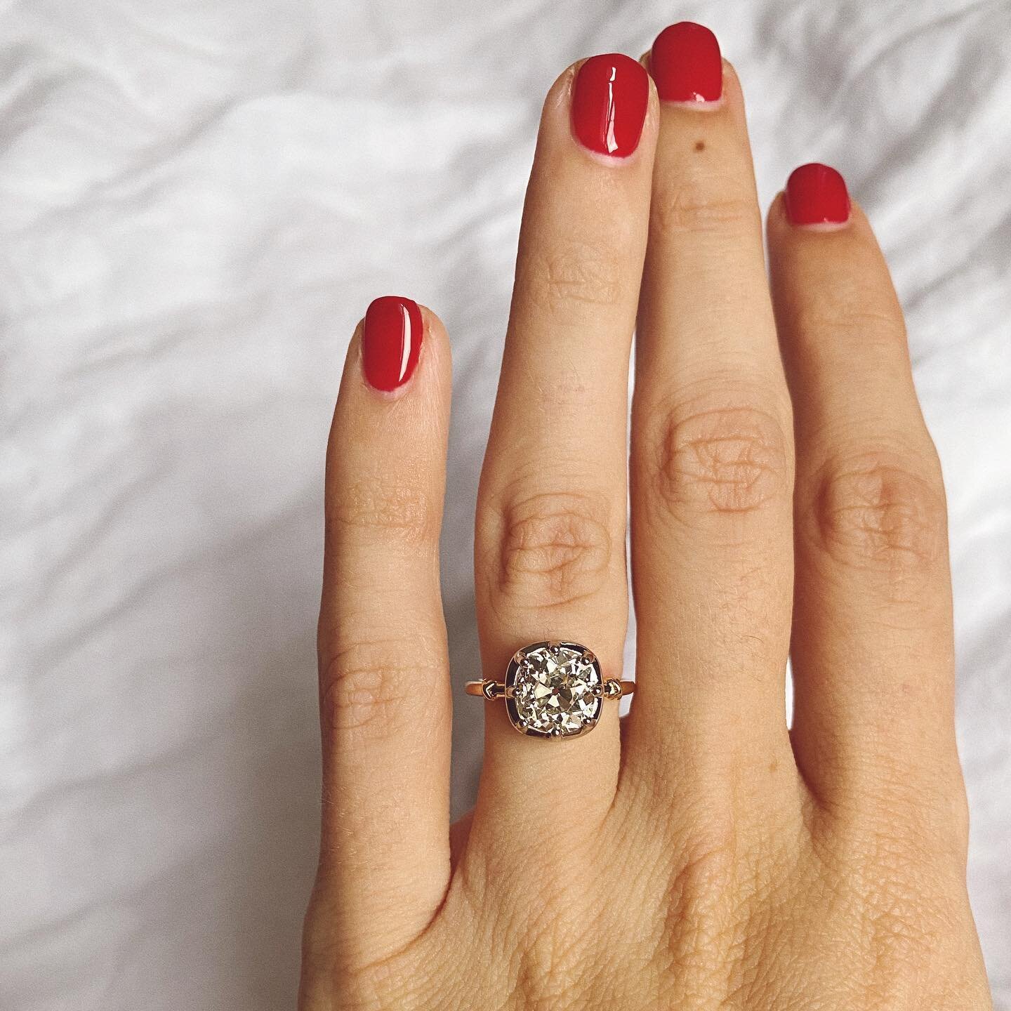 ⚡️antique old mine diamond alertttttt⚡️ 

Designing this engagement ring was a labor of love 🫶 So much time went into studying antique Edwardian jewelry styles &amp; figuring out how to create something antique-inspired that still felt unmistakably 