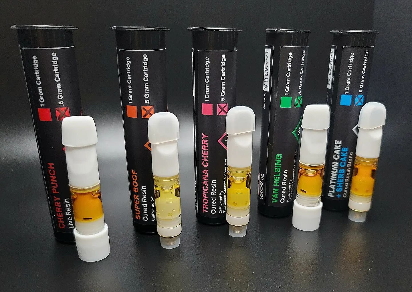 Flight of Cartridges! ✈️💨
.
This is our first flight of cartridges!
We understand it can be hard to choose sometimes, this Flight allows you to try a variety of the flavors, packed into fully ceramic cartridges! 
.
This flight includes 5 different s