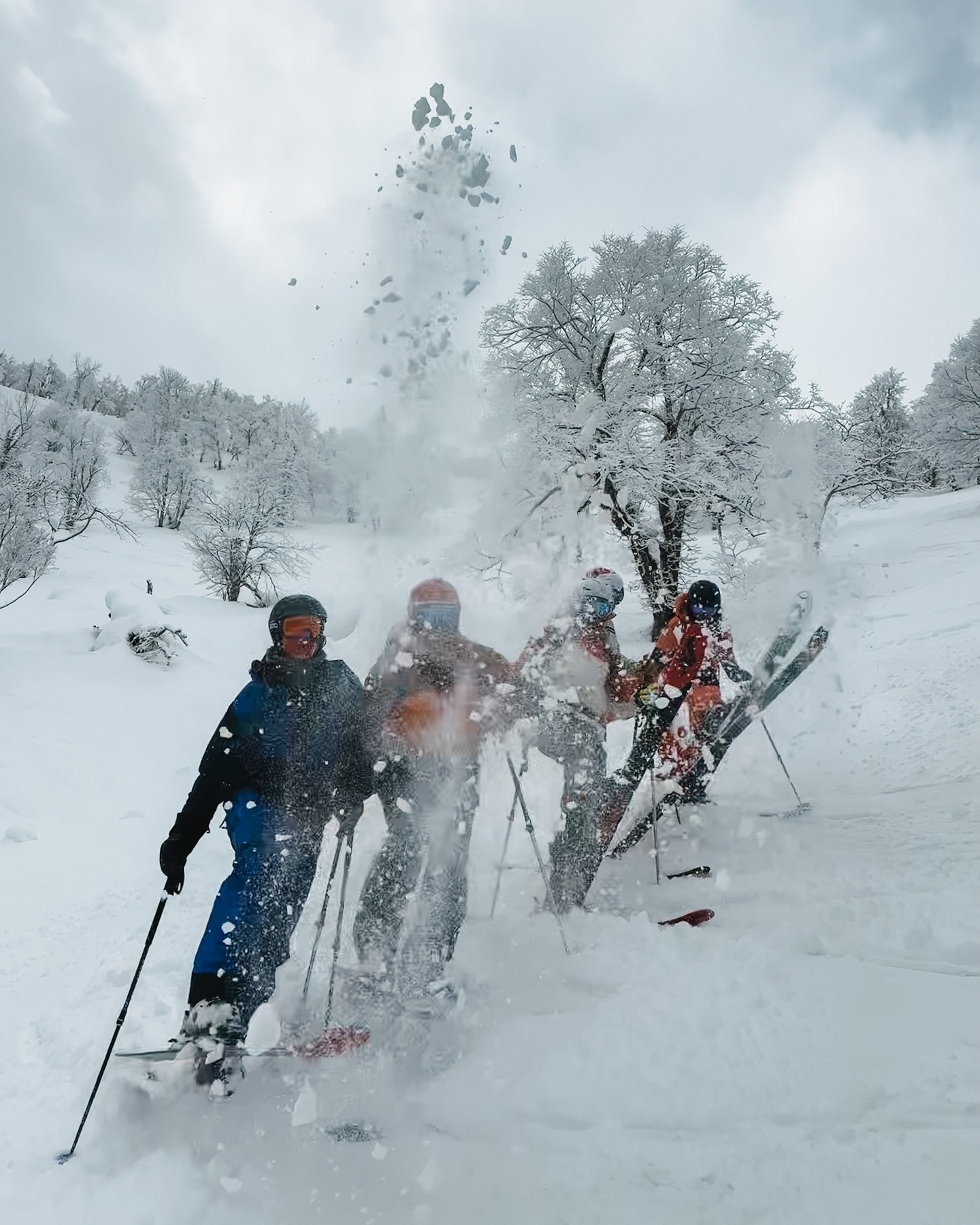 JaPOW days in Japan are what dreams are made of! ❤️&zwj;🔥

With fresh powder blanketing the slopes, every run is a pure delight. 

Join SofaSkiCamps Japan next year as we carve through this winter paradise and experience the magic of skiing in Japan