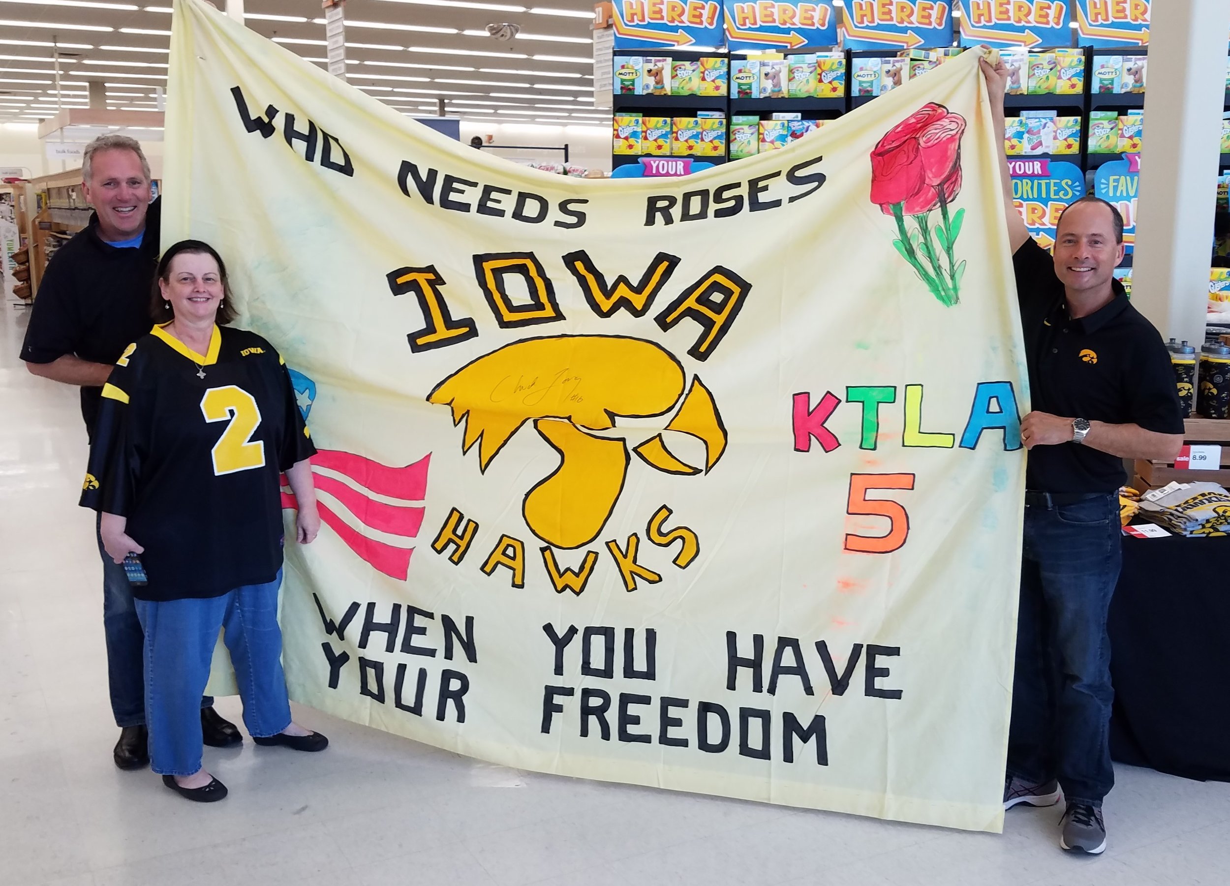 HyVee Dubuque with large banner.jpg