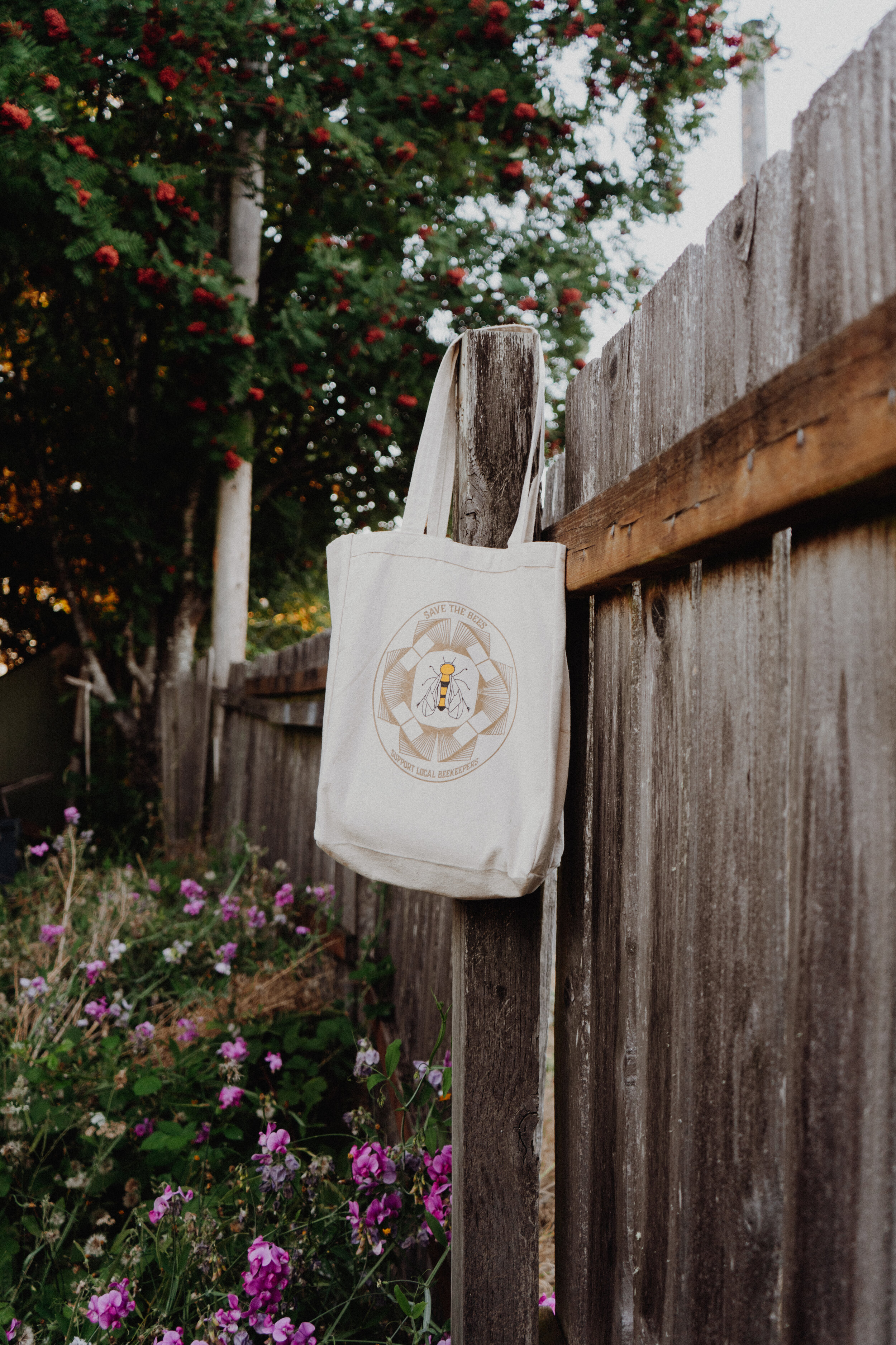 Support local beekeepers Tote bag 