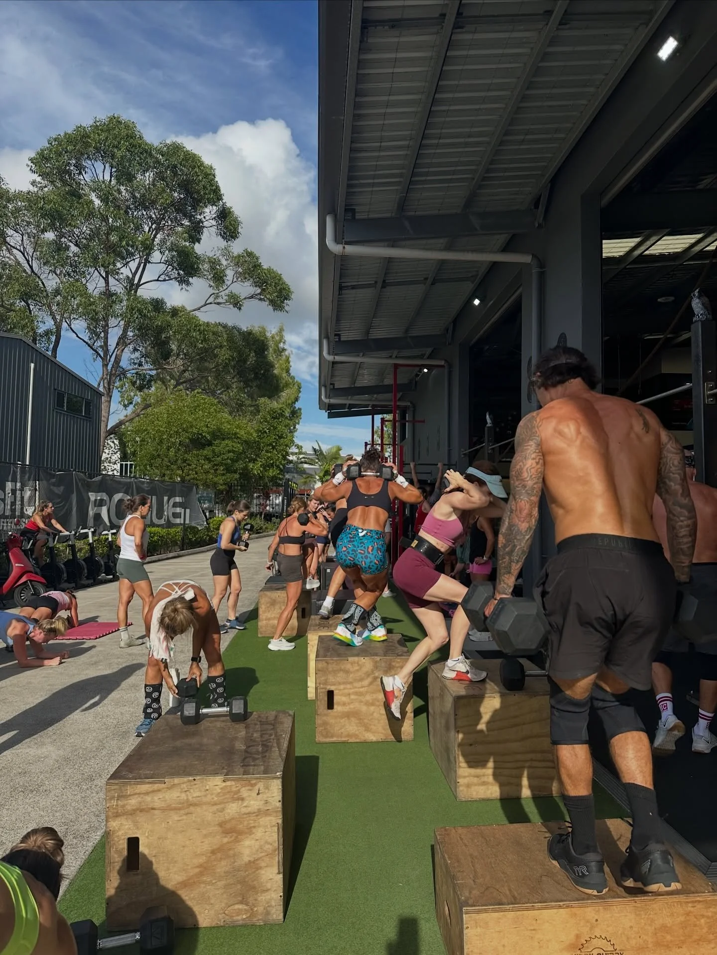 Saturdays are for fun in the sun with your people. 
@mayhemaffiliate