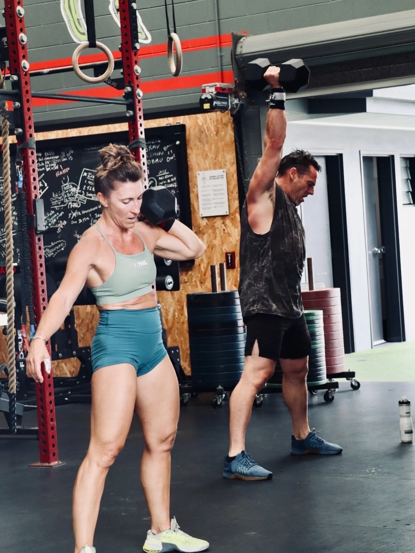 Your support crew is waiting to help 👍at CrossFit
@hollylouisep 
@coach_chad_obrian 
@mayhemaffiliate