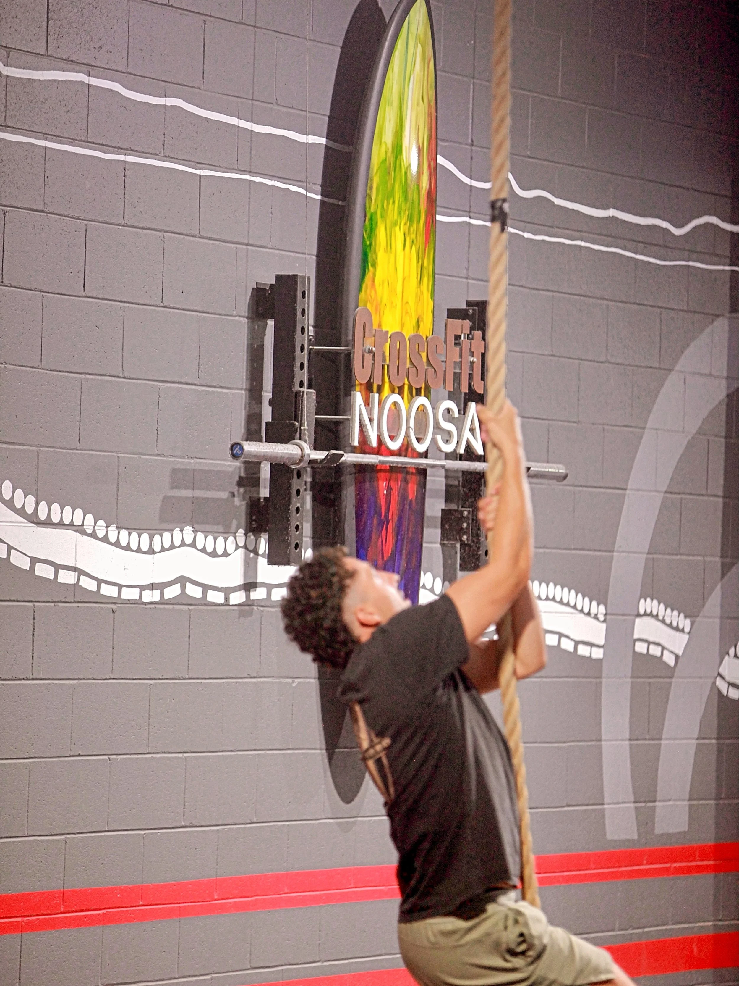 The only limits are the ones you put on yourself. Come let CrossFit prove it to you. 
@mayhemaffiliate 
@yannis.martin.96