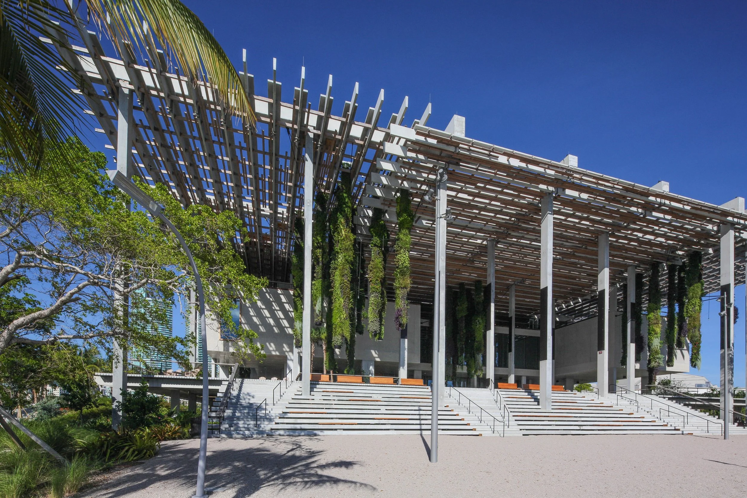 A North American First — With a collection of prominent projects completed successfully across Europe, the voided slab system entered the United States and enabled yet another high-profile project success.