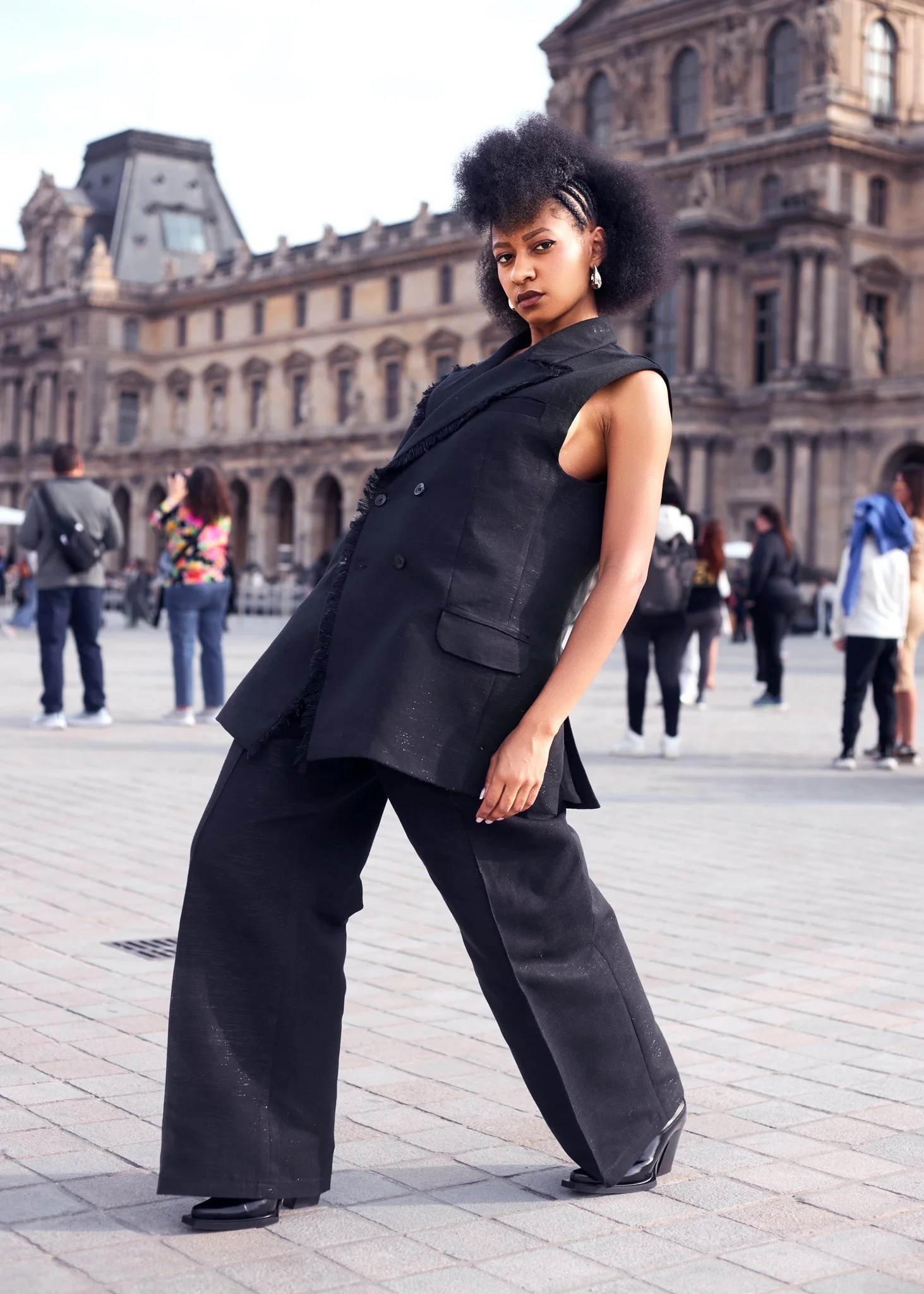 Boyedoe_Black-Suit_4.jpg