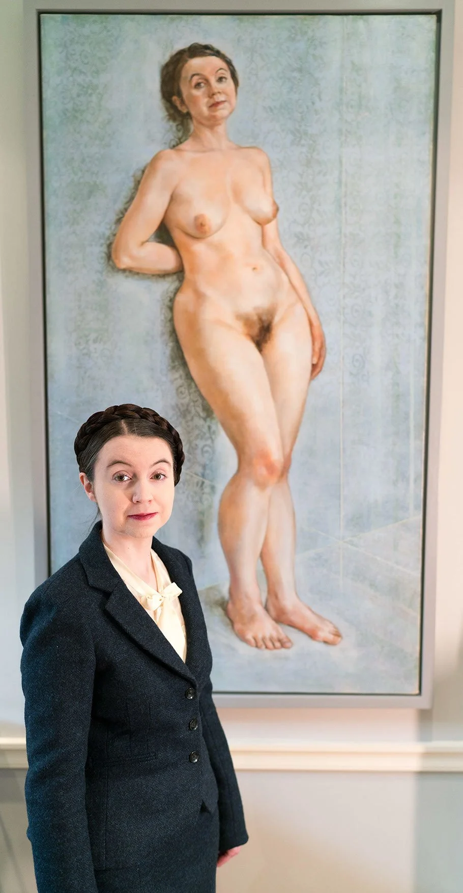 Victoria Bateman with her 2014 nude portrait by Anthony Connolly