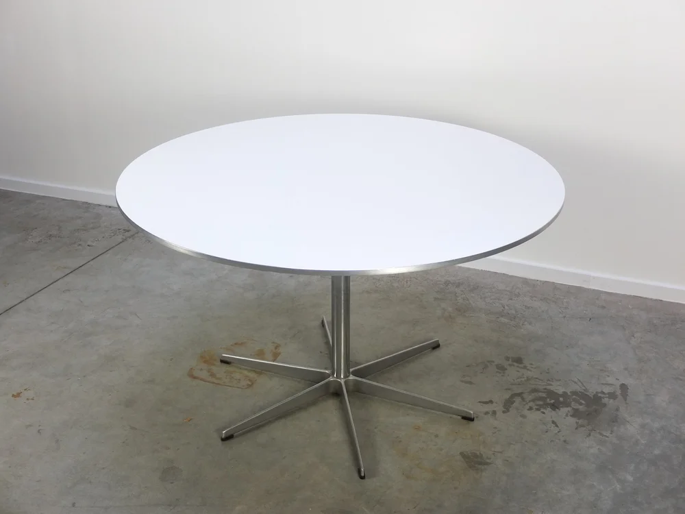 ROUND 'CIRCULAR' DINING TABLE BY ARNE JACOBSEN FOR FRITZ HANSEN