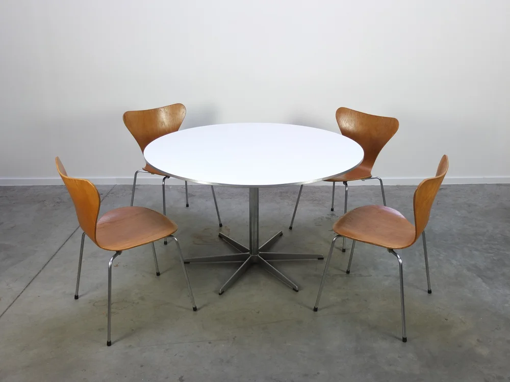 ROUND 'CIRCULAR' DINING TABLE BY ARNE JACOBSEN FOR FRITZ HANSEN