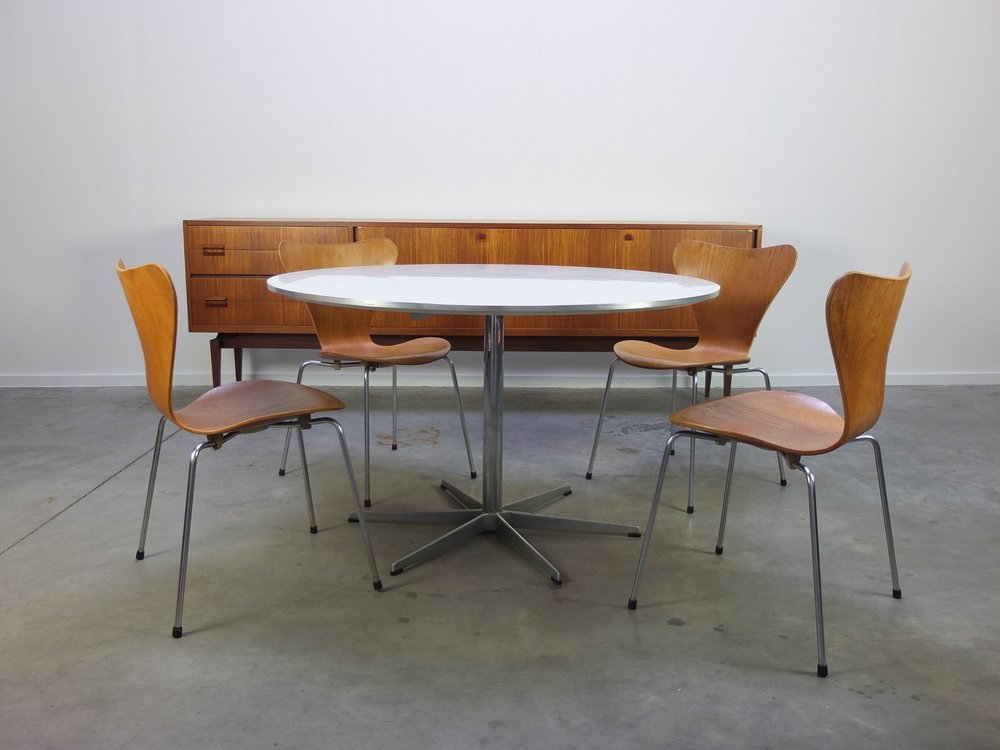 ROUND 'CIRCULAR' DINING TABLE BY ARNE JACOBSEN FOR FRITZ HANSEN