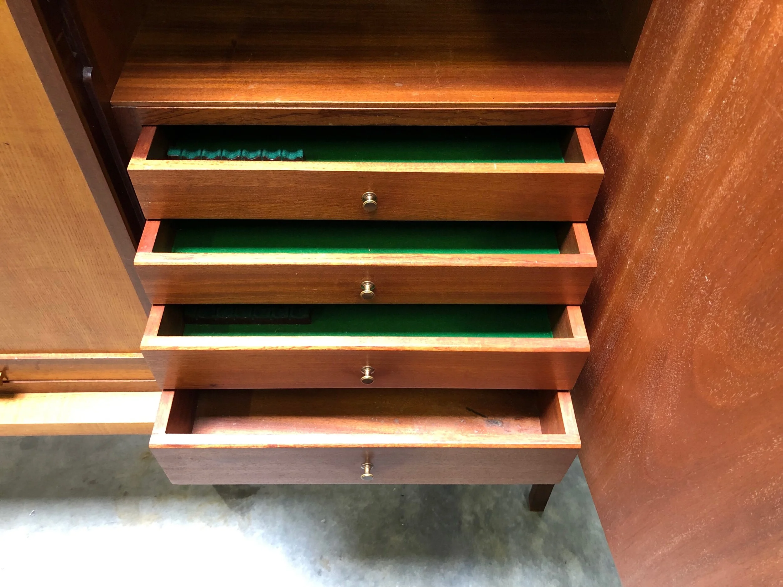 EE861F94-83B4-438F-941C-C594DB9D6032