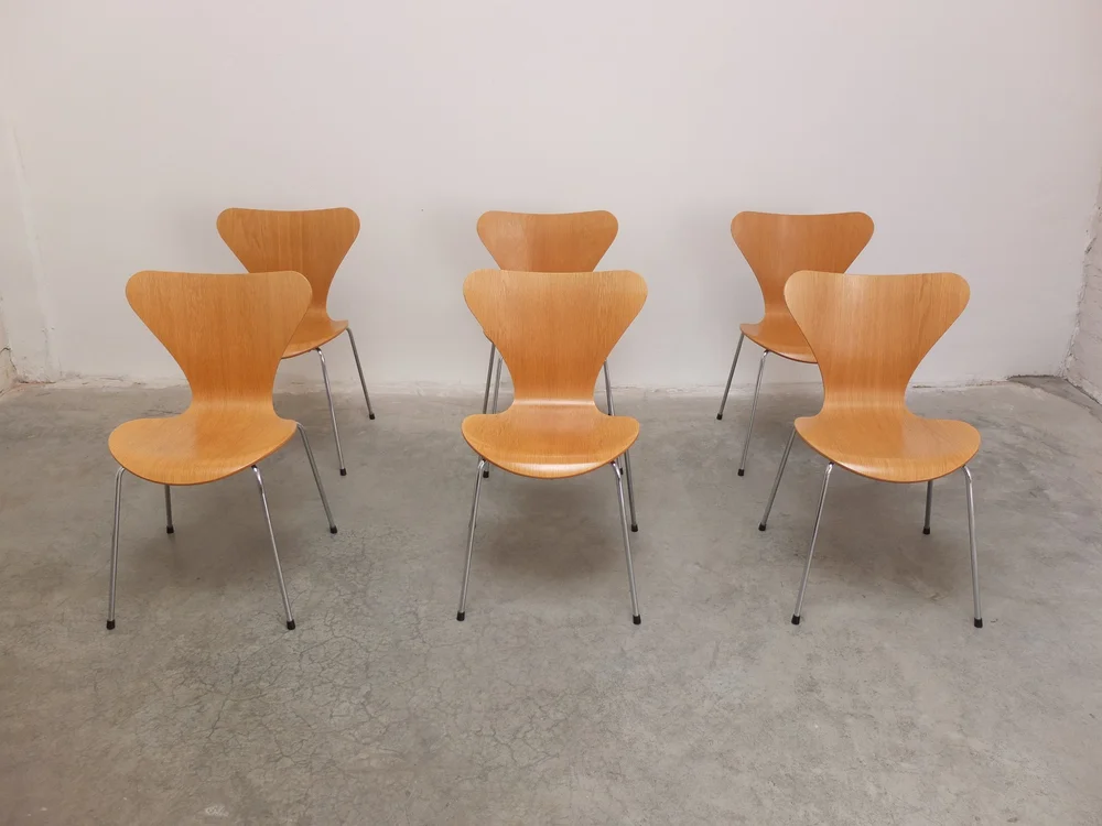 SET OF 6 OAK 'SERIES 7' CHAIRS BY ARNE JACOBSEN FOR FRITZ HANSEN