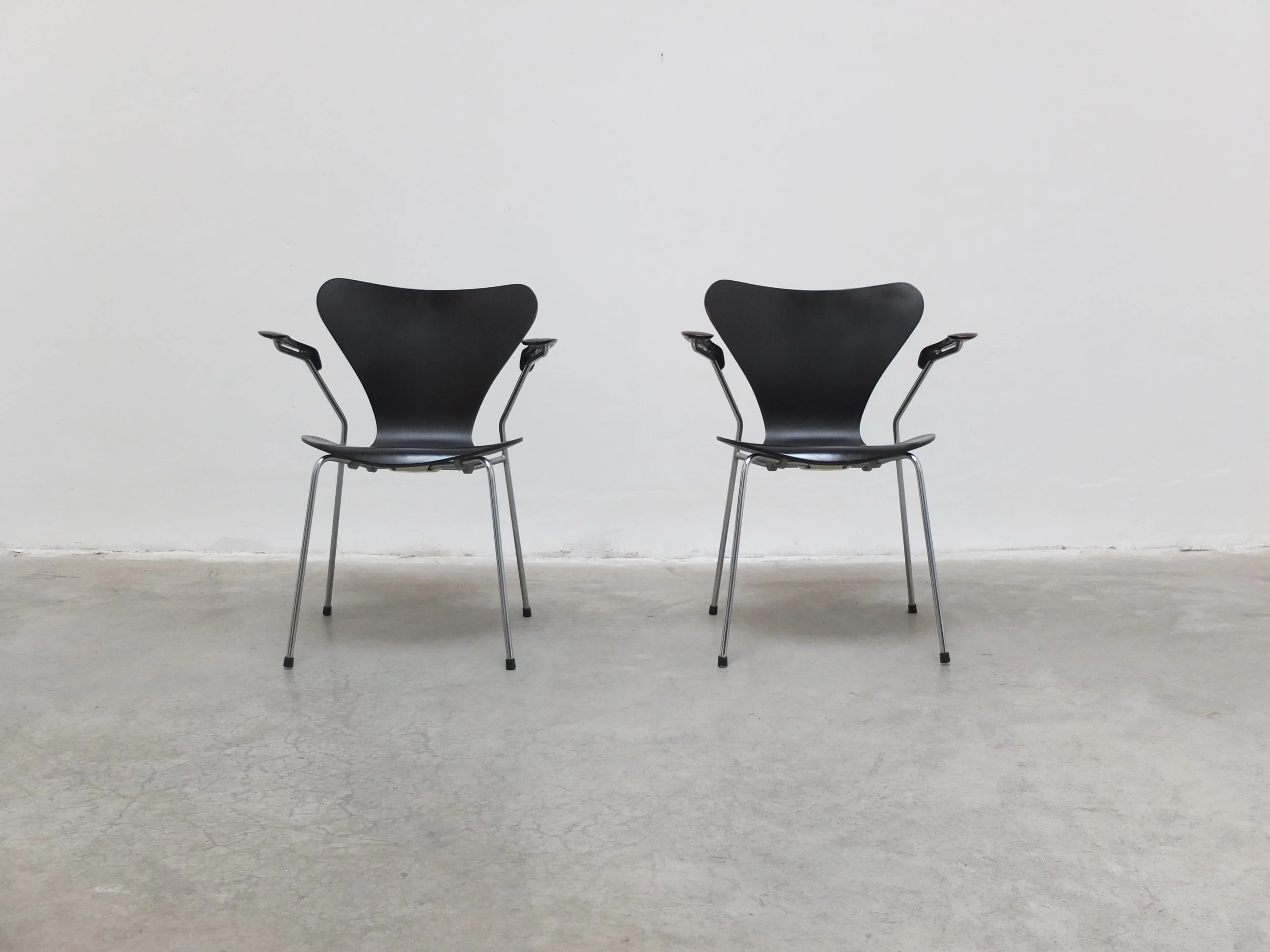 Pair of '3207' Armchairs by Arne Jacobsen for Fritz Hansen, 1980