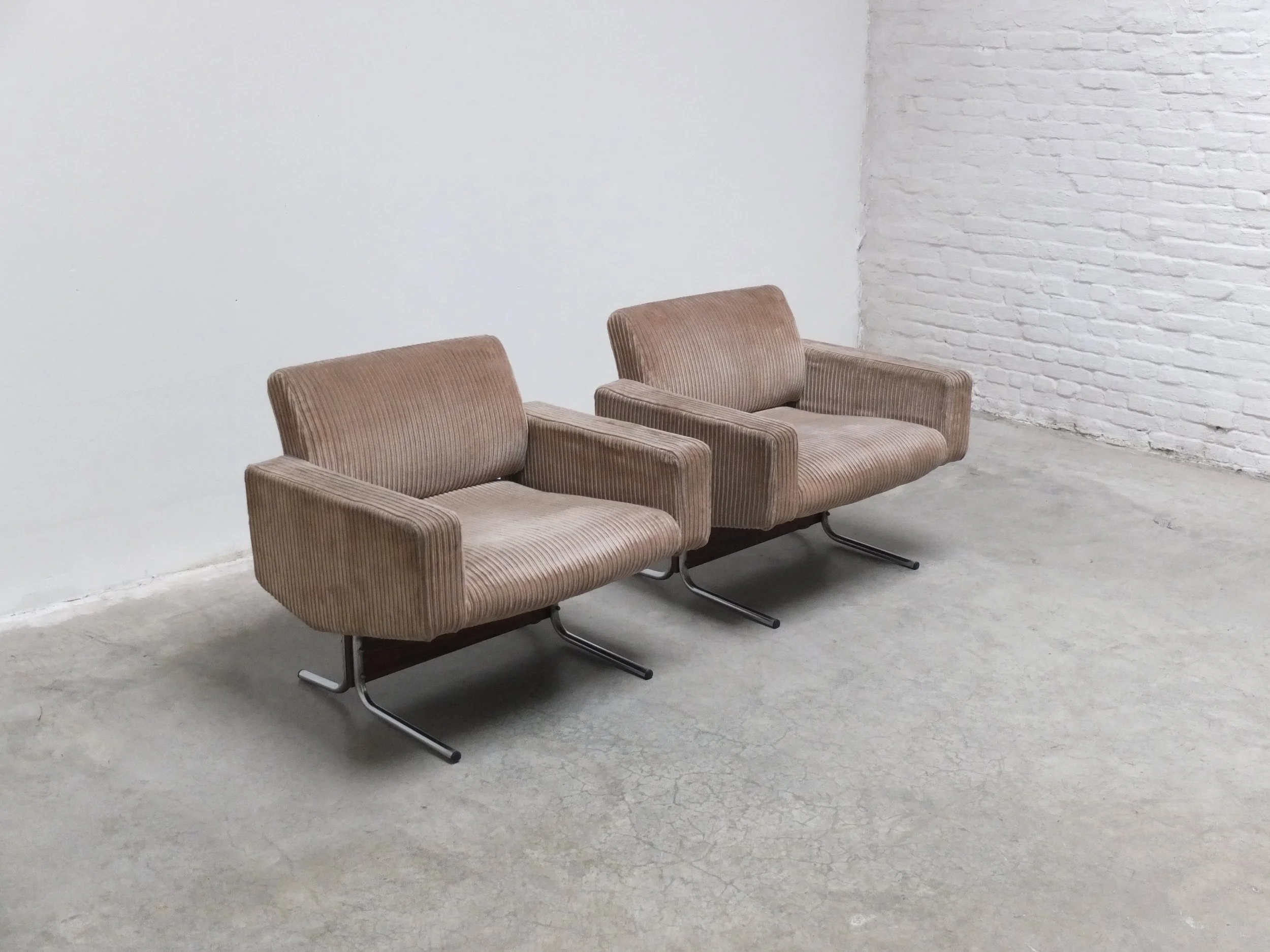 Pair of 'Caracas' Lounge Chairs by Pierre Guariche for Meurop, 1967