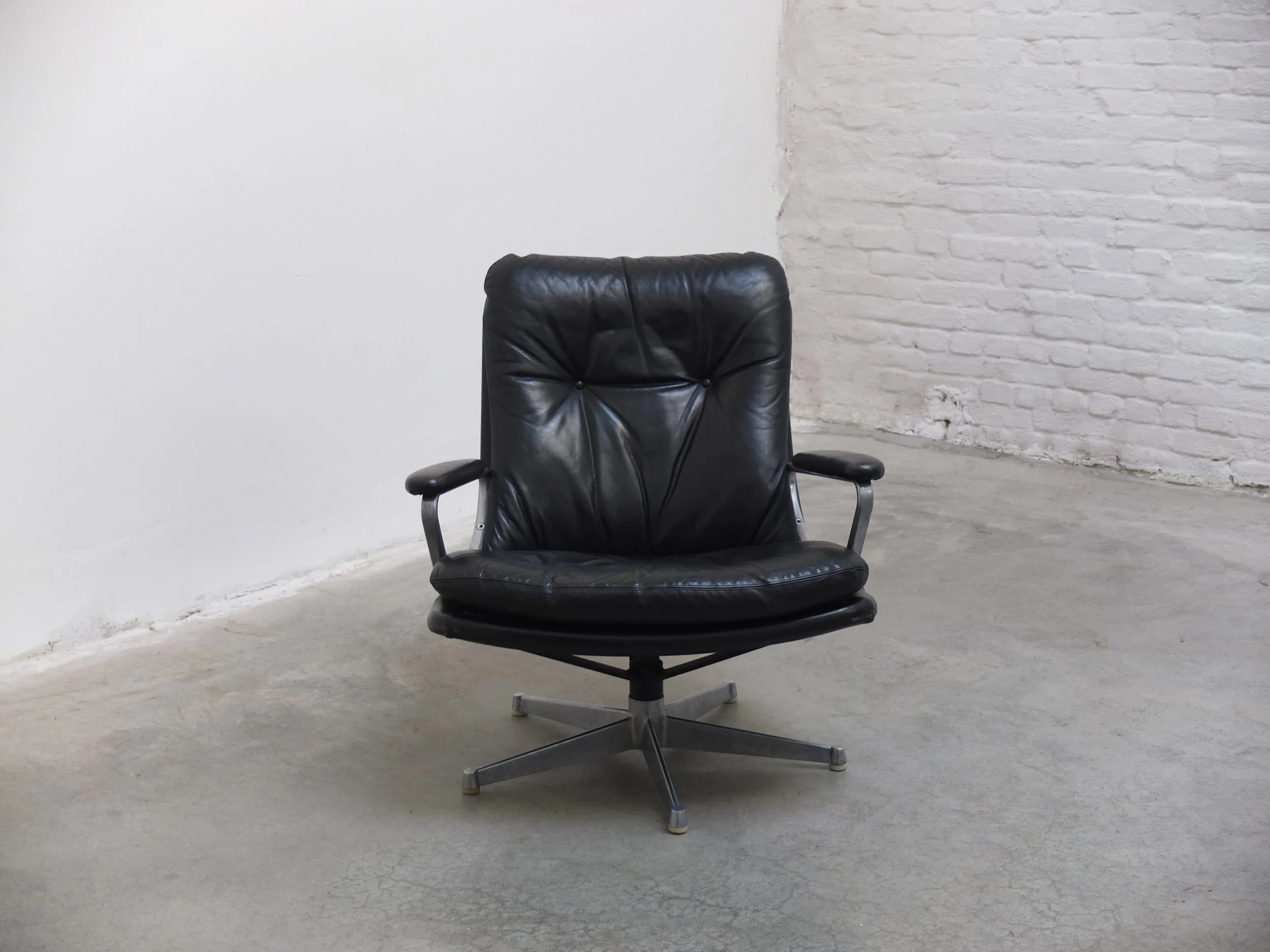 'Gentilina' Swivel Lounge Chair by André Vandenbeuck for Strässle, 1960s