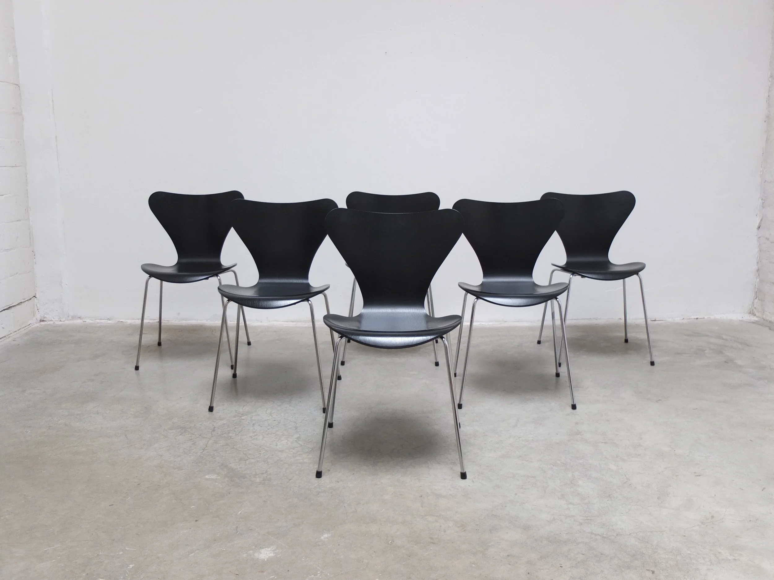 Set of 6 Black 'Series 7' Chairs by Arne Jacobsen for Fritz Hansen, 1955