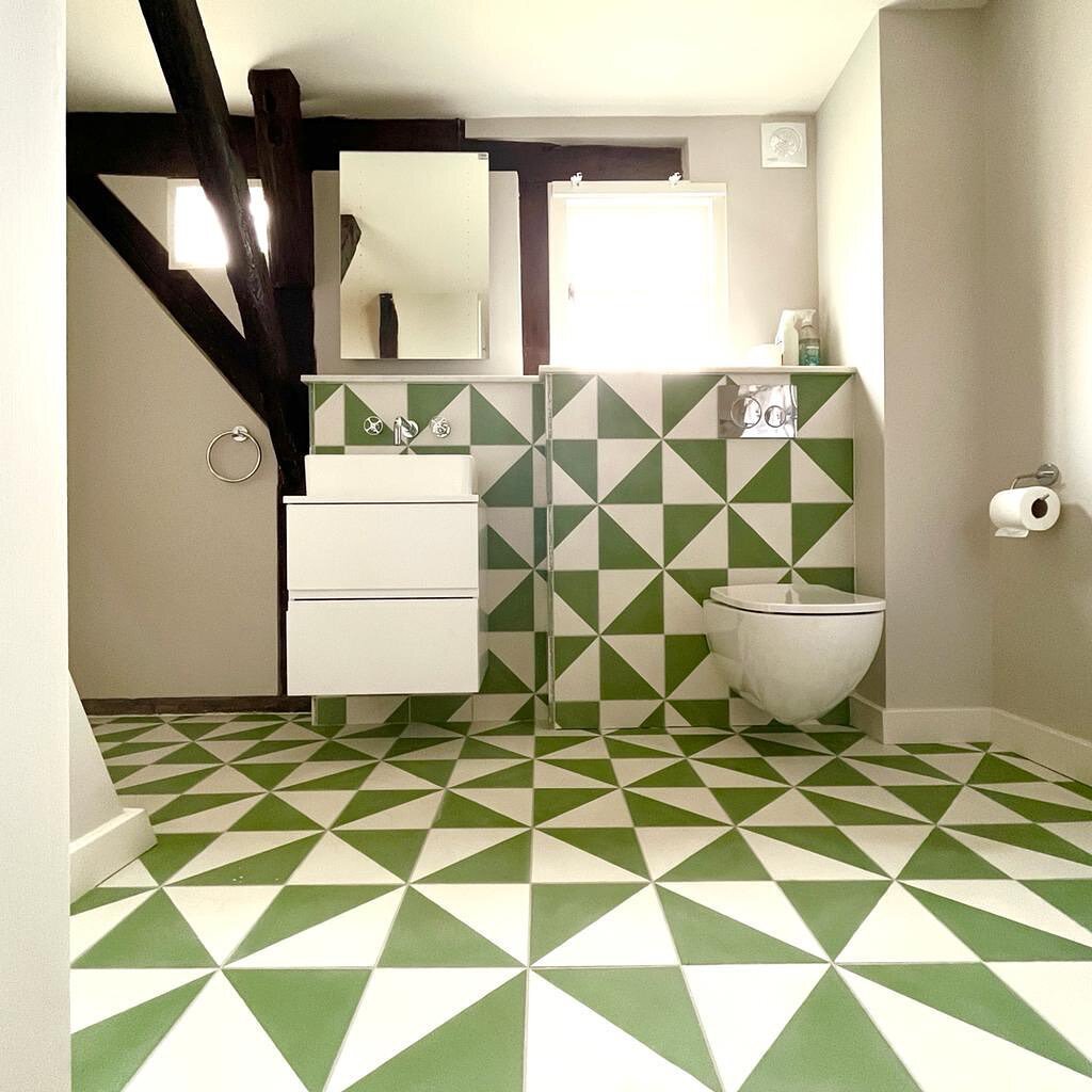 Quite a transformation to this bathroom that we recently completed. Love the contrast of the contemporary @bertandmay tiles with the old beams. 

#bathroomdesign #bertandmay #tiling #renovation #katethomsondesign #northnorfolk #interiordesign