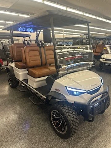 white 4+2 Apollo-3.jpg