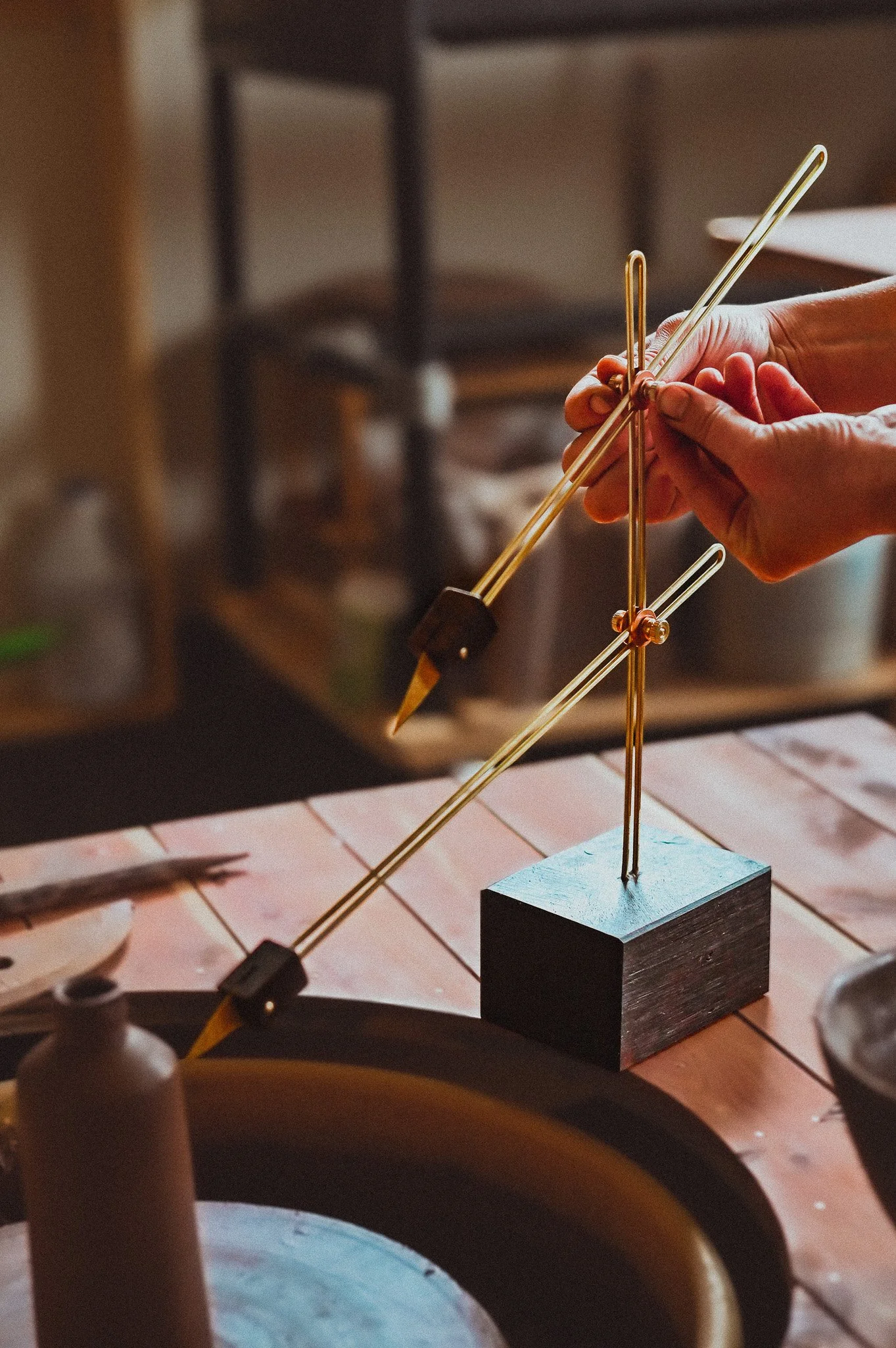 Dual Arms allow for precise measurements.