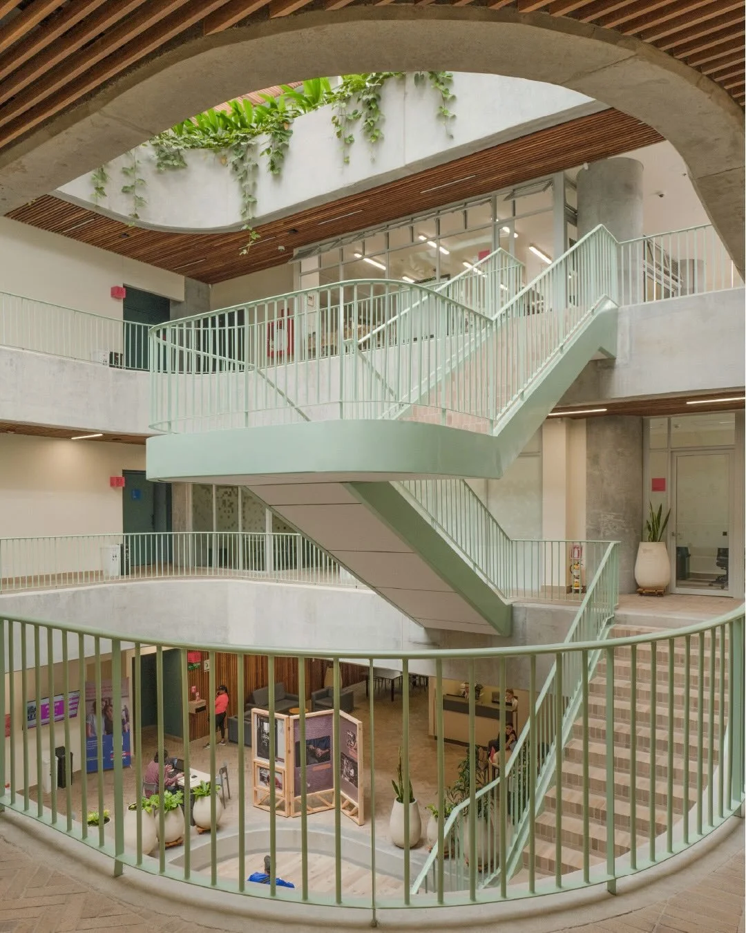 3/3 COMFAMA Sede Oriente - Diego Tob&oacute;n Arbel&aacute;ez

La nueva sede de Comfama Rionegro, es un equipamiento que contribuye al proceso de revitalizaci&oacute;n del centro hist&oacute;rico de la ciudad con un programa de servicios, educaci&oac