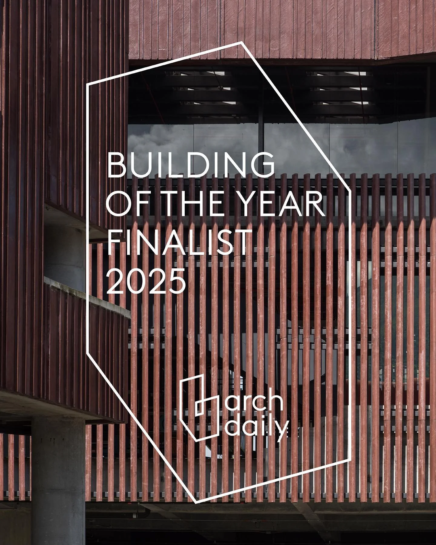 !Gracias al apoyo de todos, MOVA, el Centro de Innovaci&oacute;n del Maestro, en Medell&iacute;n, es finalista al Premio Obra del A&ntilde;o 2025 de @archdaily , en la categoria de Espacios Educativos!
El proyecto es un escenario para la formaci&oacu