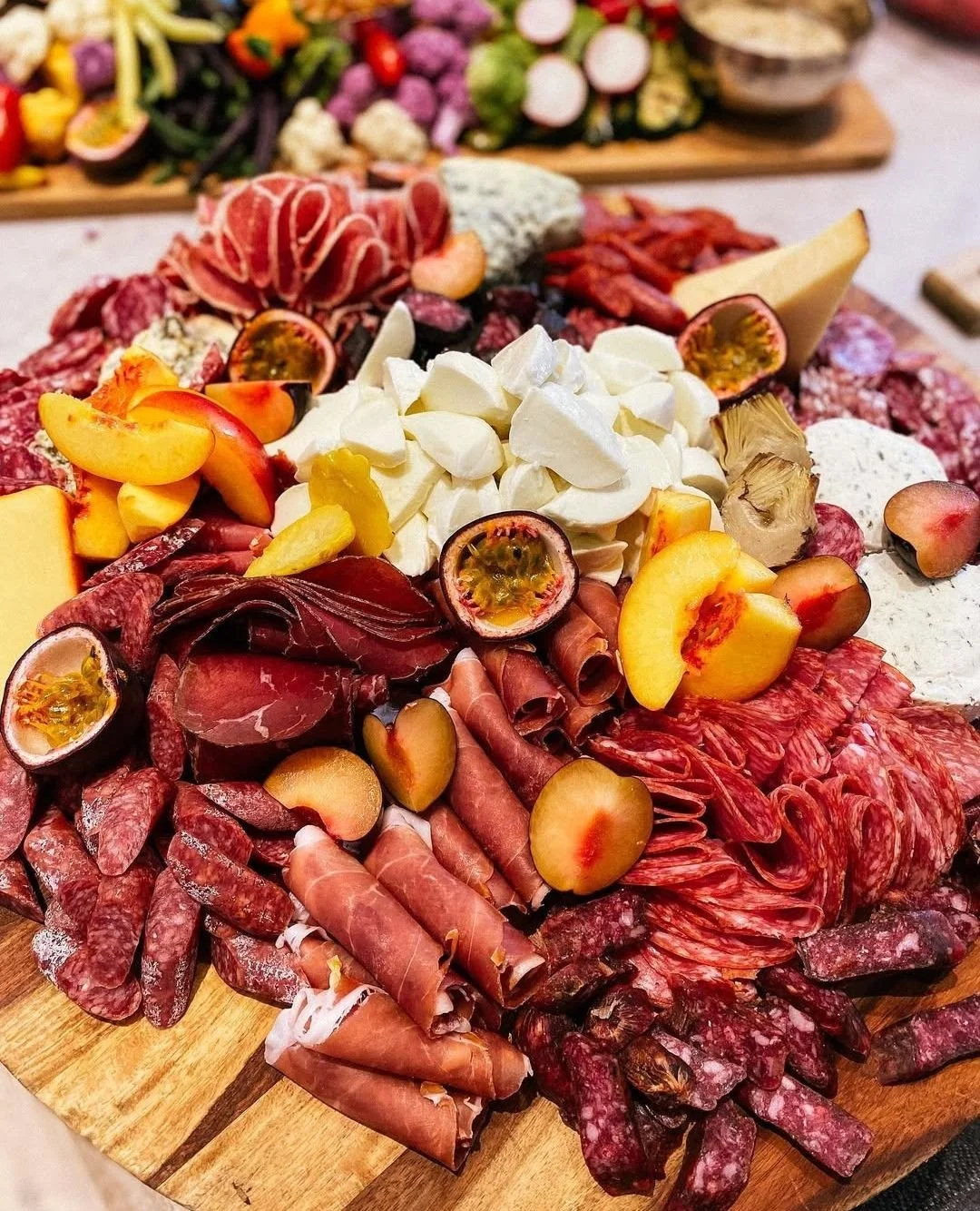 From intimate gatherings to large-scale events, @urbaneculinary brings a refined, chef-driven approach to every table. 👀⁠
⁠
With menus built around locally sourced ingredients and a focus on quality at every step, their team creates experiences that