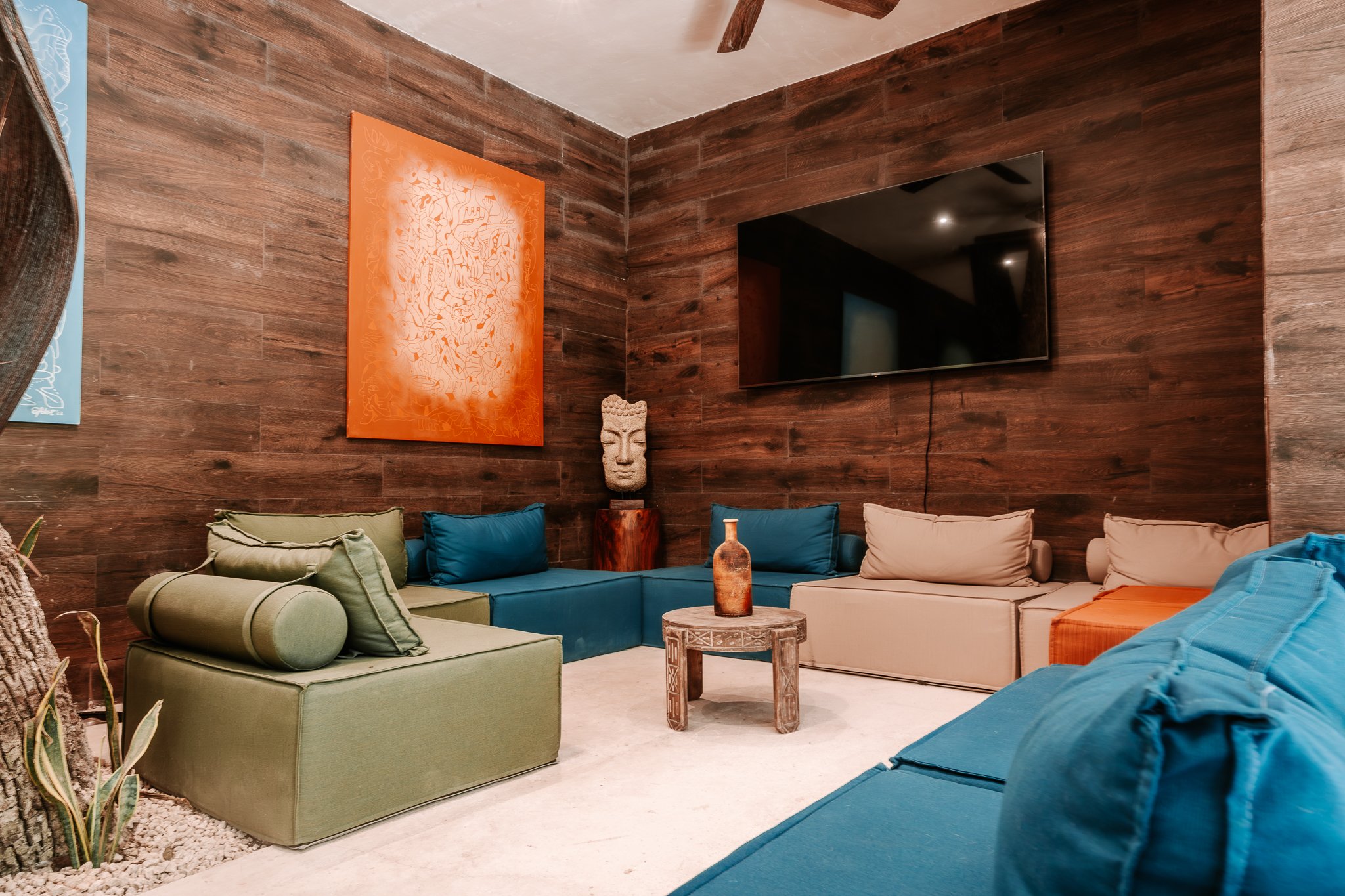 04 — Ether Lounge Hangout Setup.jpg