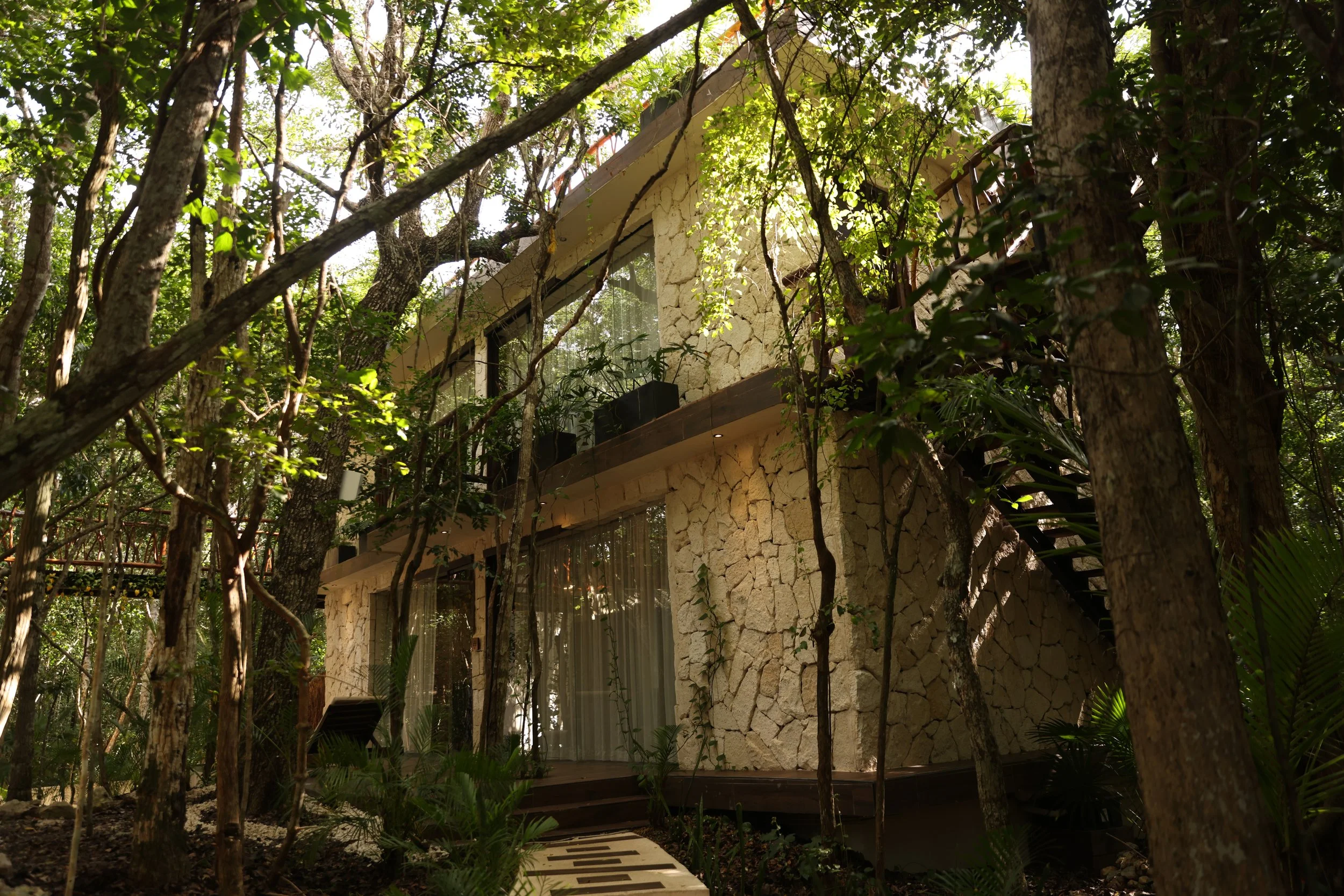 01 — Exterior Villa.JPG