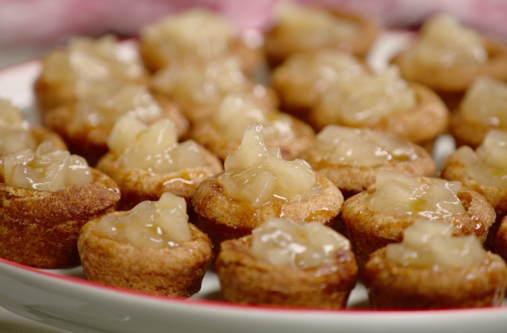 Copy of mini snickerdoodle apple pie.jpg