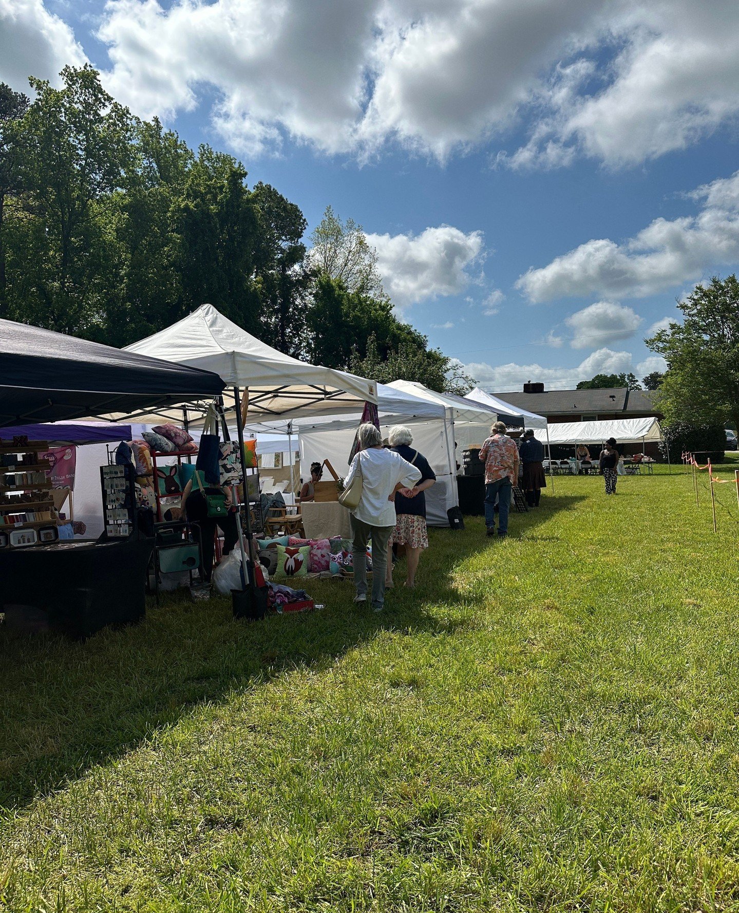 What a weekend!💯 Thanks to everyone who contributed to making our 7th Makers Market a rousing success! ❤️⁠
.⁠
.⁠
.⁠
#makersmarket #springtime #ncartists #ncmakers #ncmakersmarket #livemusic #gathering #chapelhill